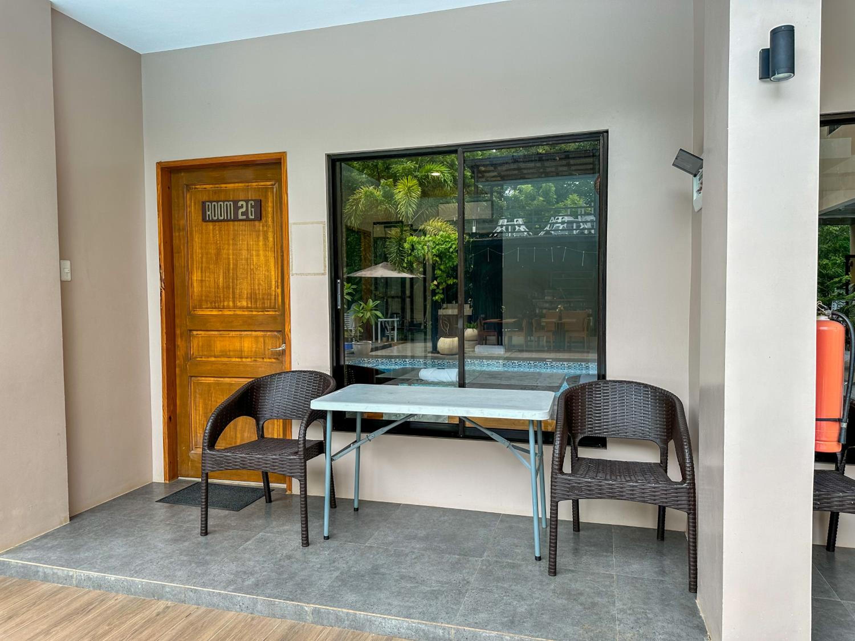 Triple Room with Pool View - Photo 6