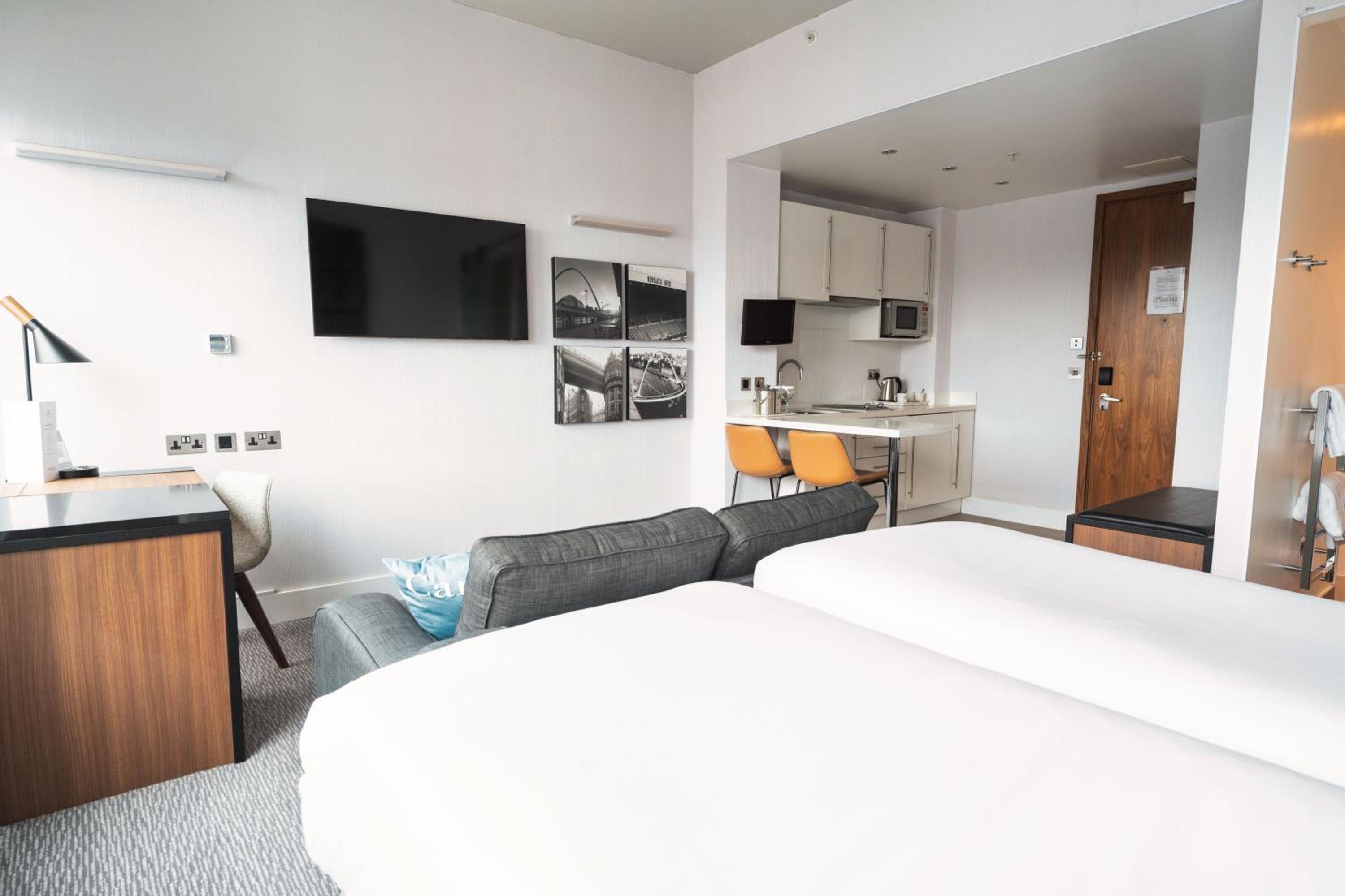 Studio, 1 King Bed, Sofa Bed, Kitchenette - Photo 1