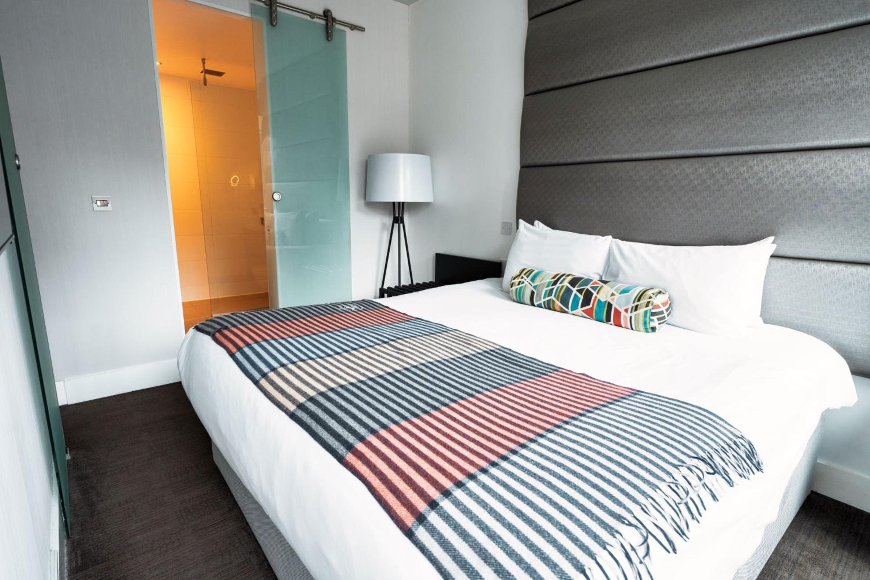 Family Suite, 1 King Bed, Bunk Beds, Kitchenette - Photo 7