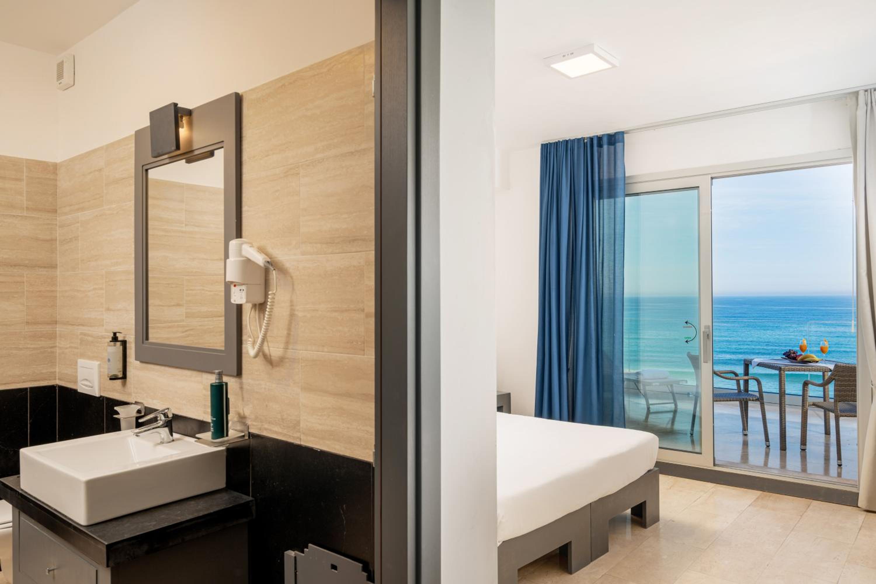 Communicated Standard Room (2 Adults + 2 Children)