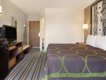 King Room - Non-Smoking - Photo 2