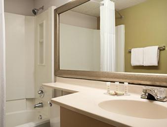Deluxe Queen Room - Non-Smoking - Photo 2