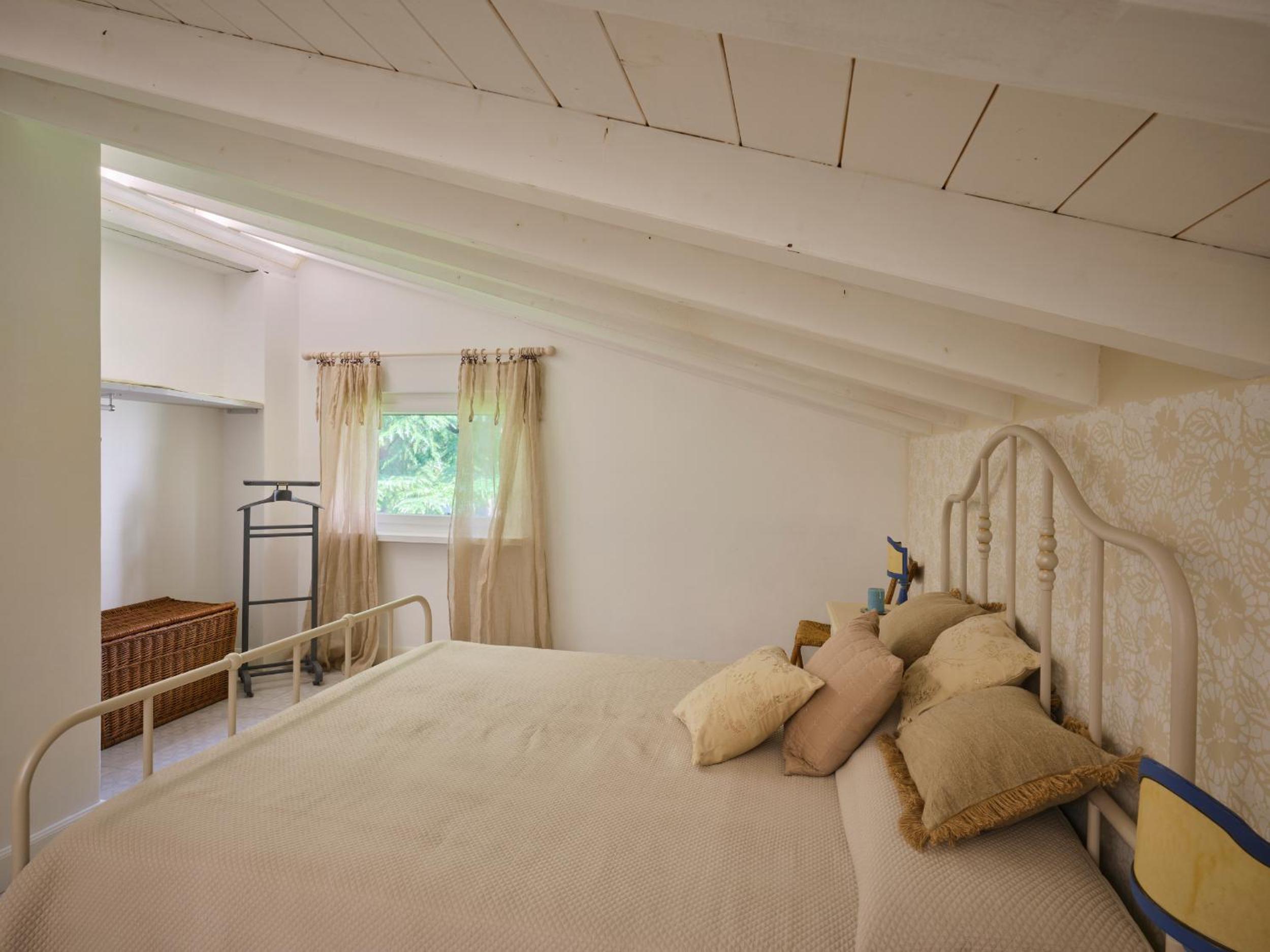 Double Room with Shared Bathroom photo 2