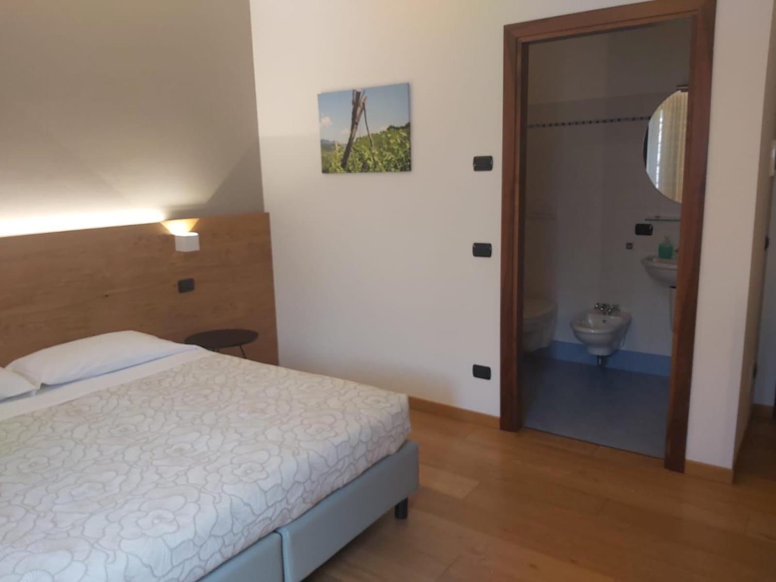 Double Room - Photo 5