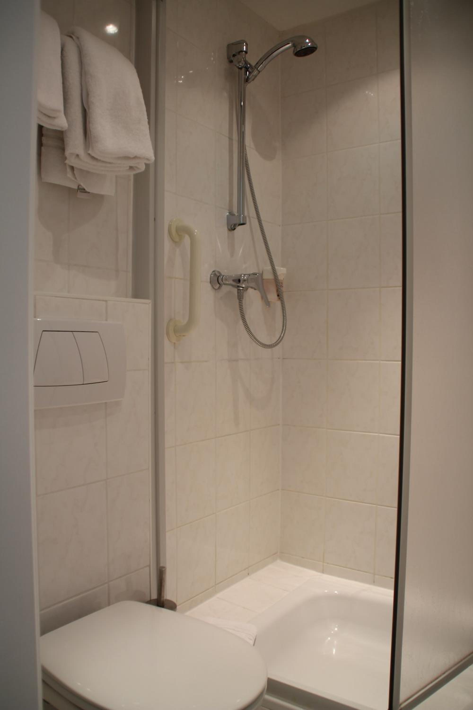 Twin Room - Photo 2