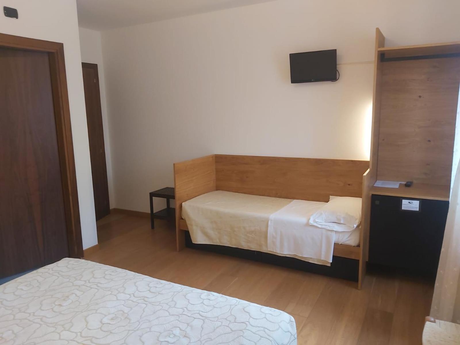 Double Room - Photo 4