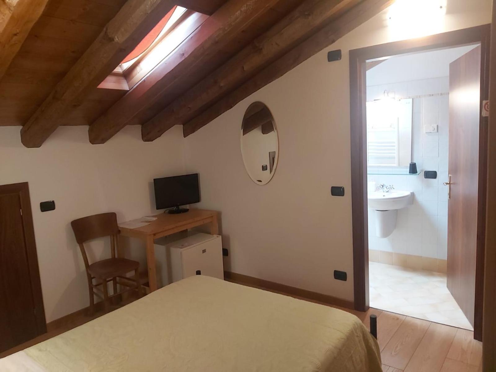 Single Room photo 3