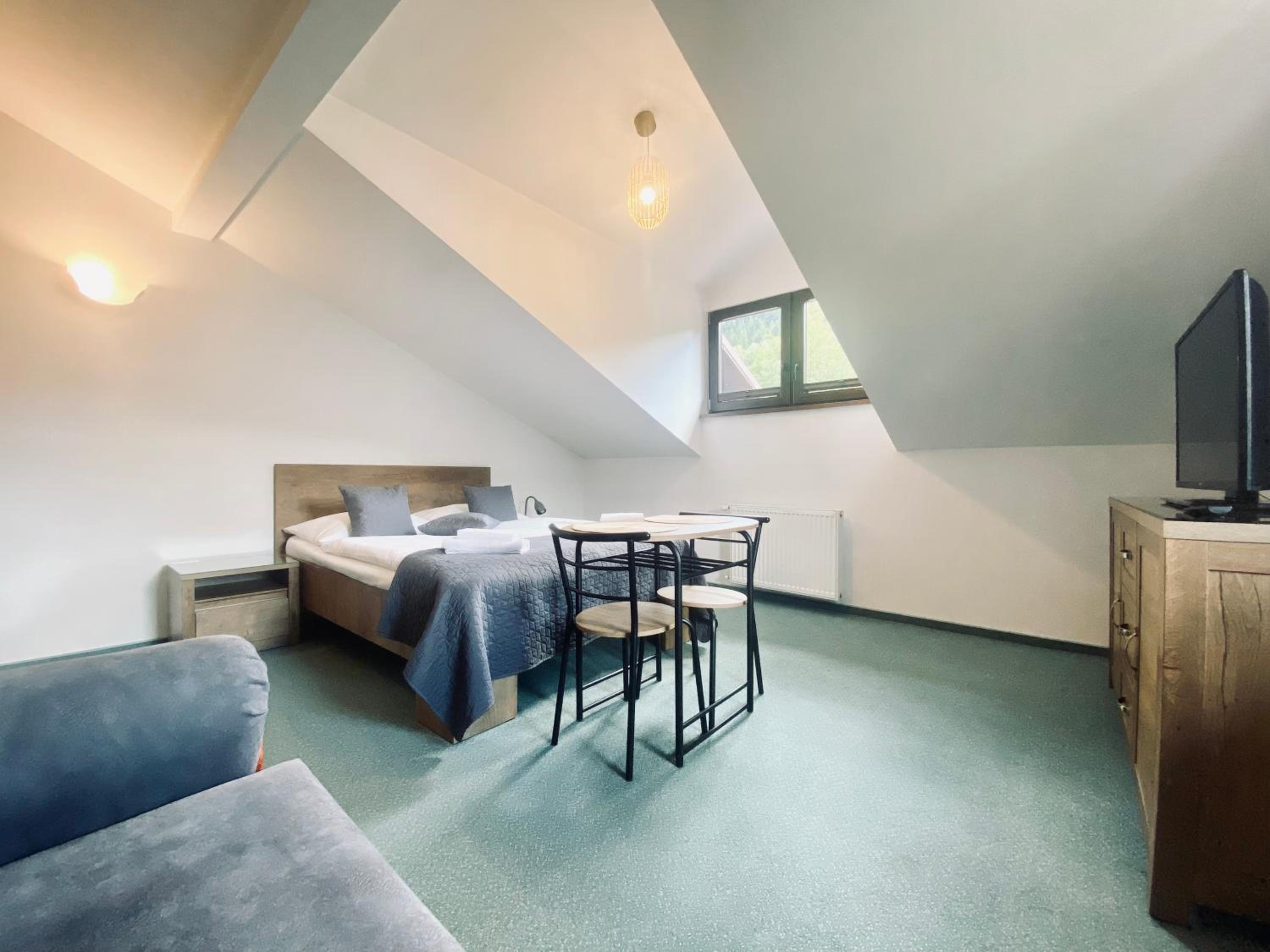 Family Double Room - Attic photo 2