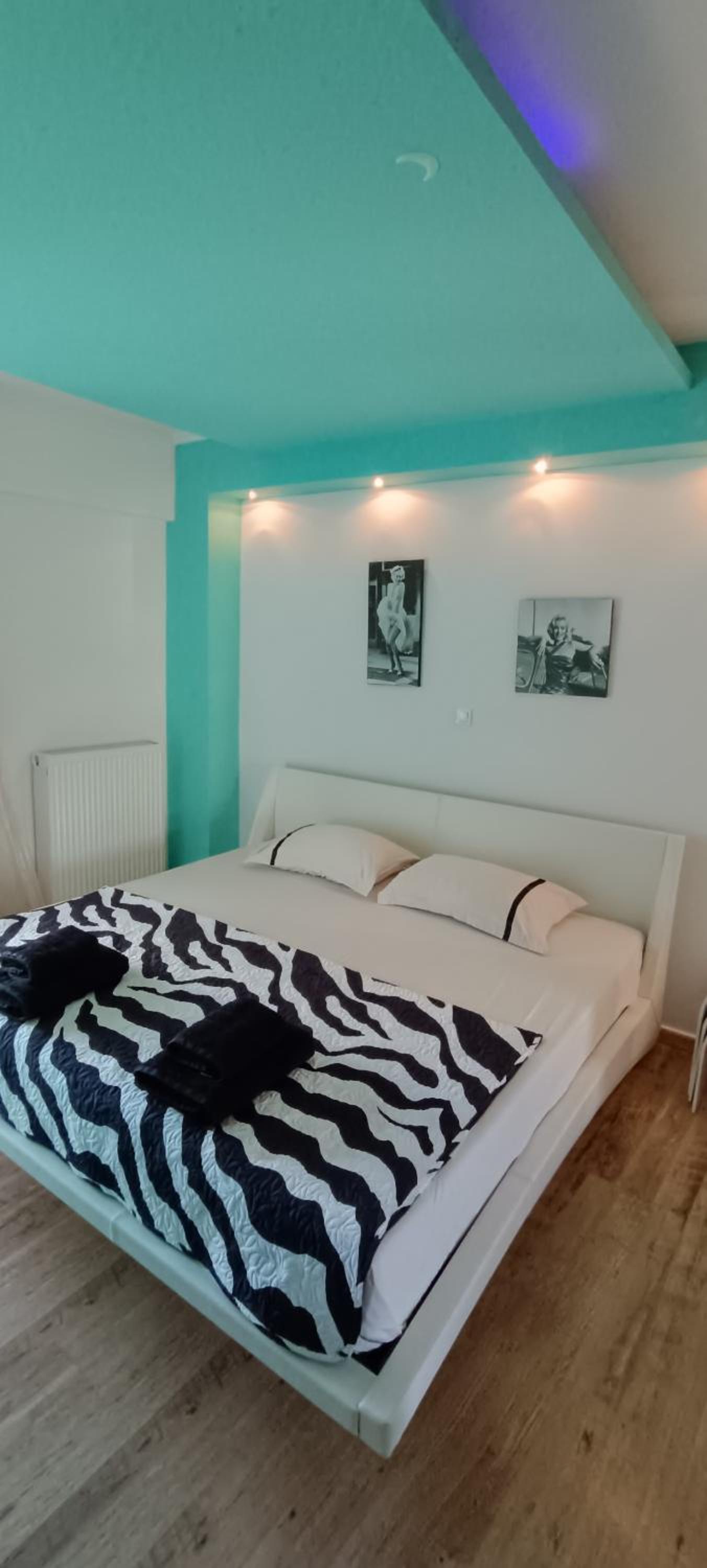 Three-Bedroom Apartment with Balcony