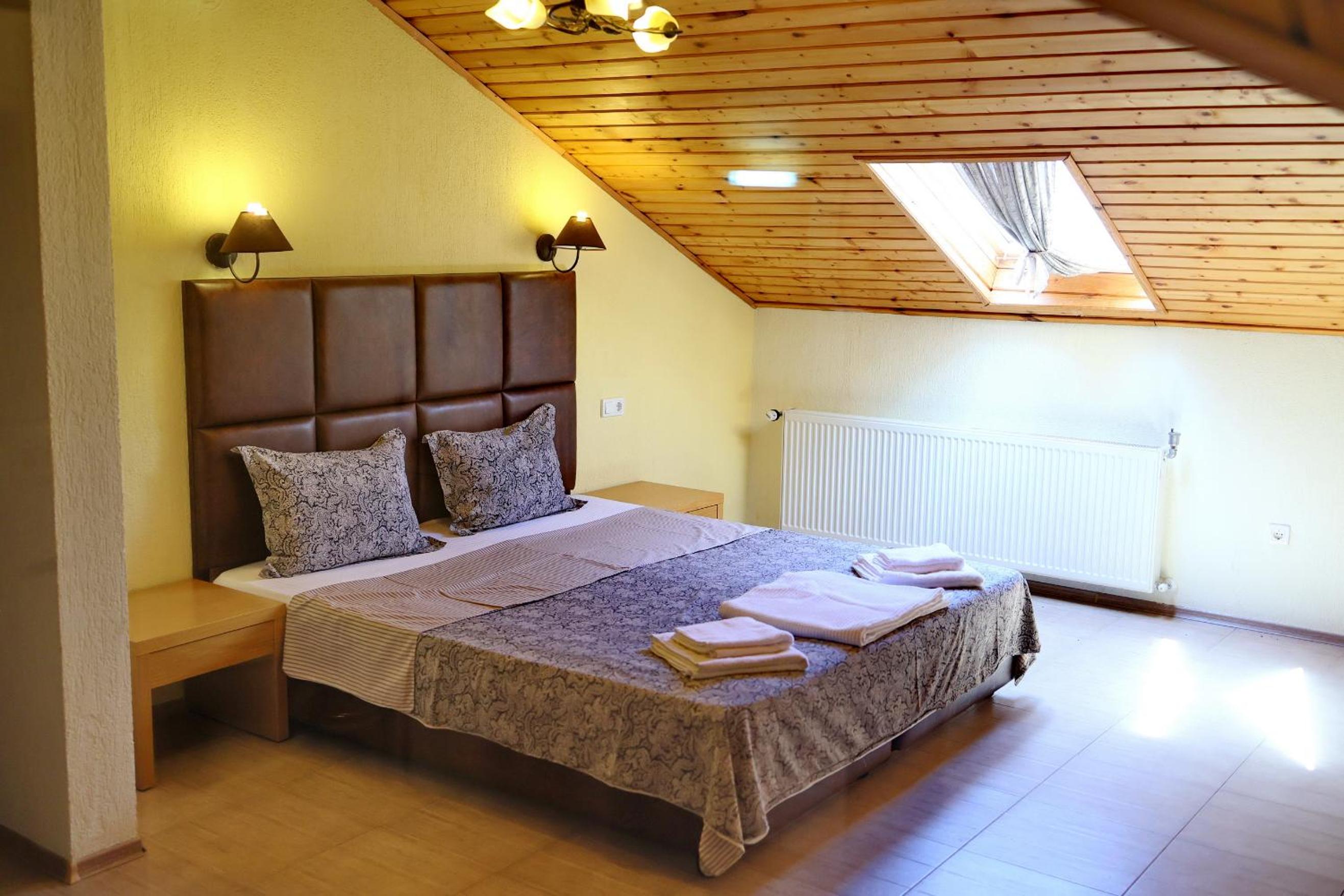 Double Room - Photo 6