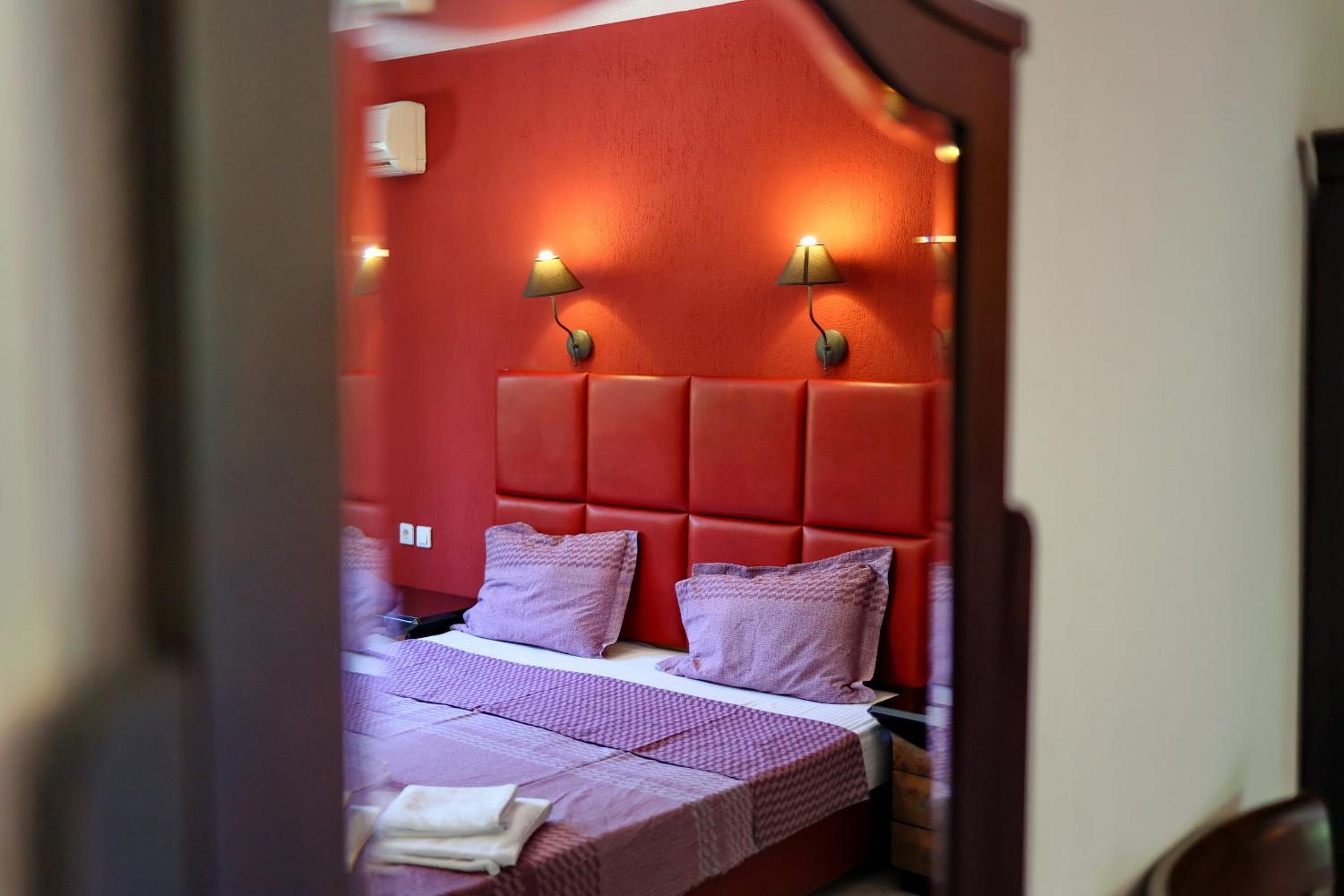 Double Room - Photo 8