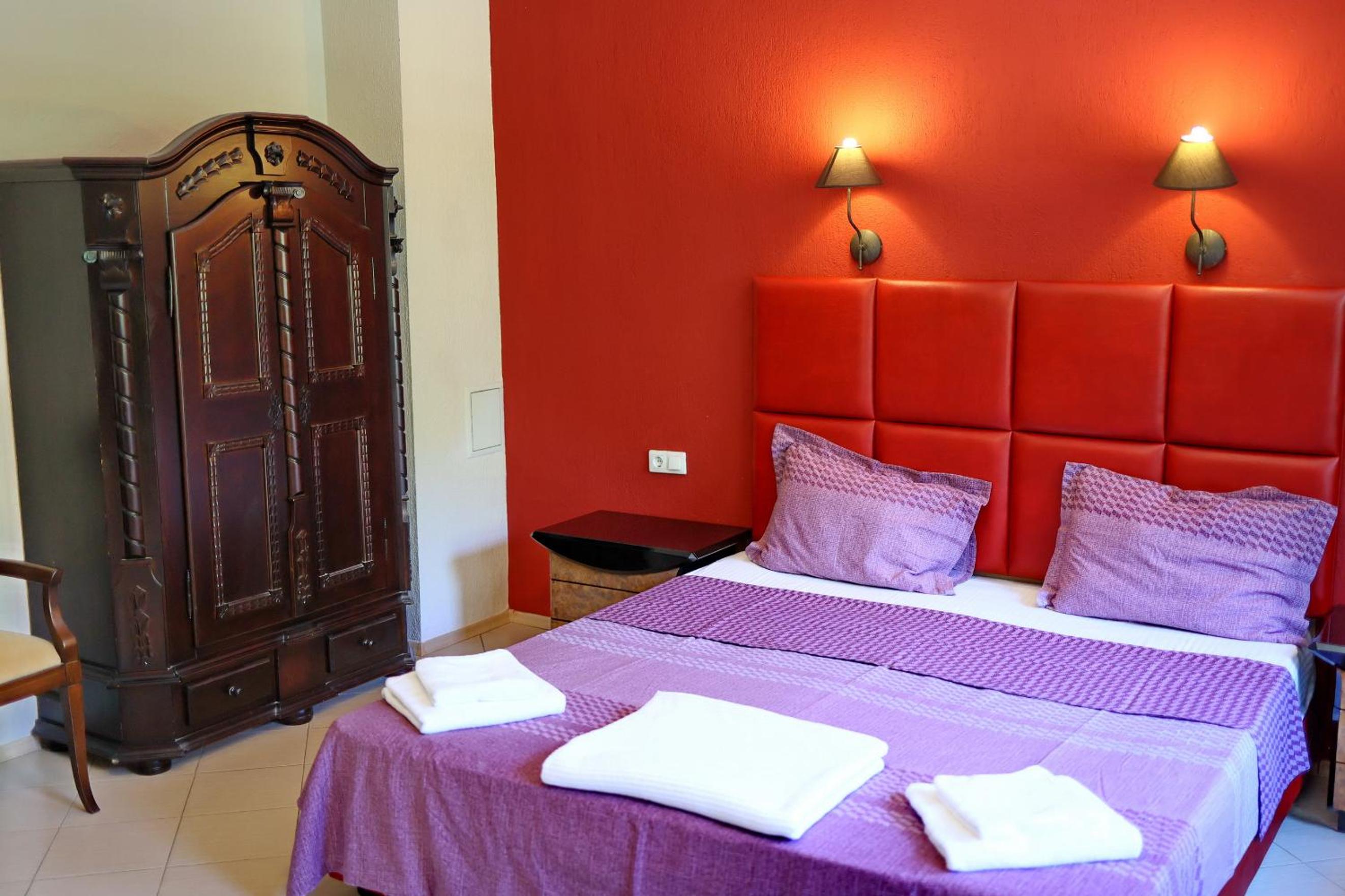 Double Room - Photo 3