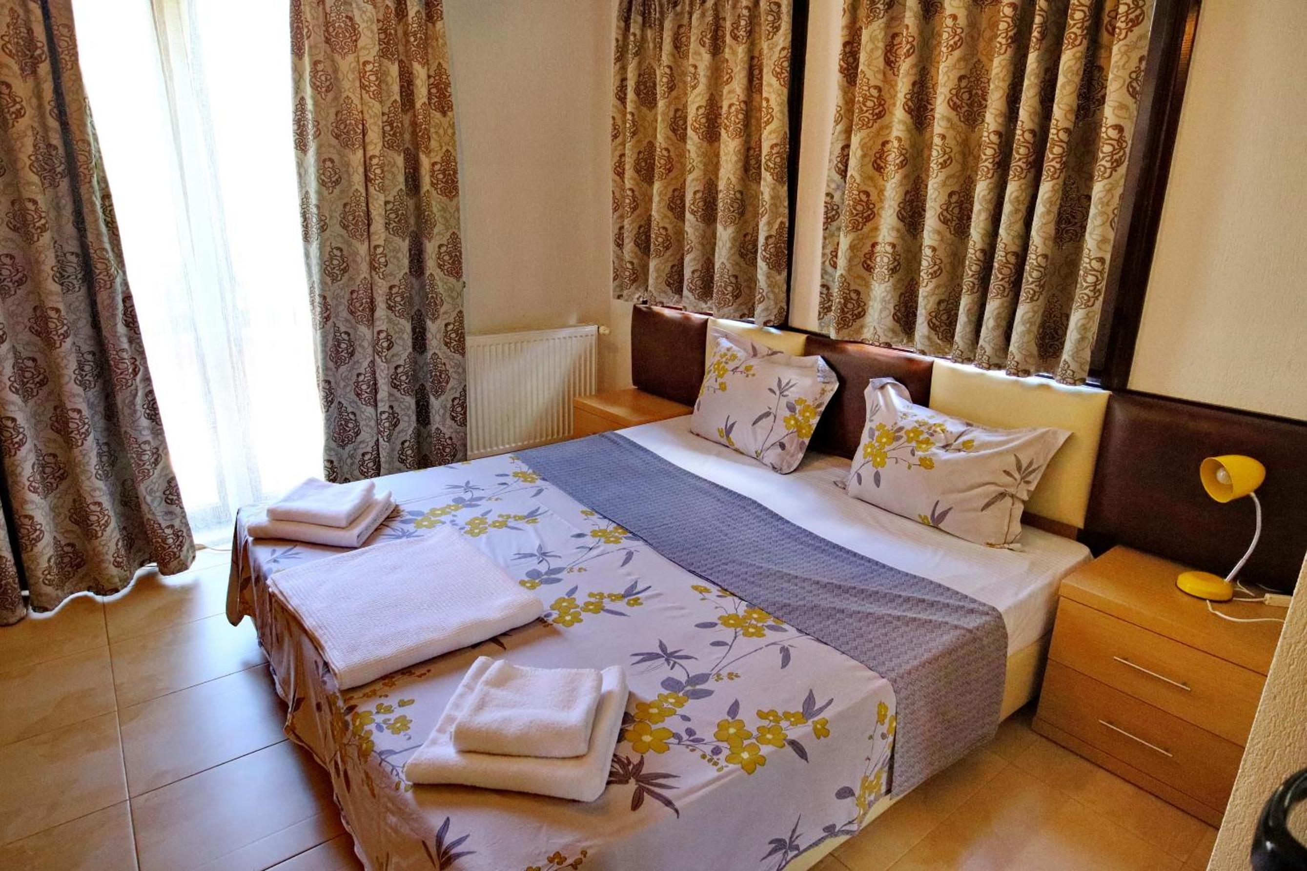 Double Room - Photo 7