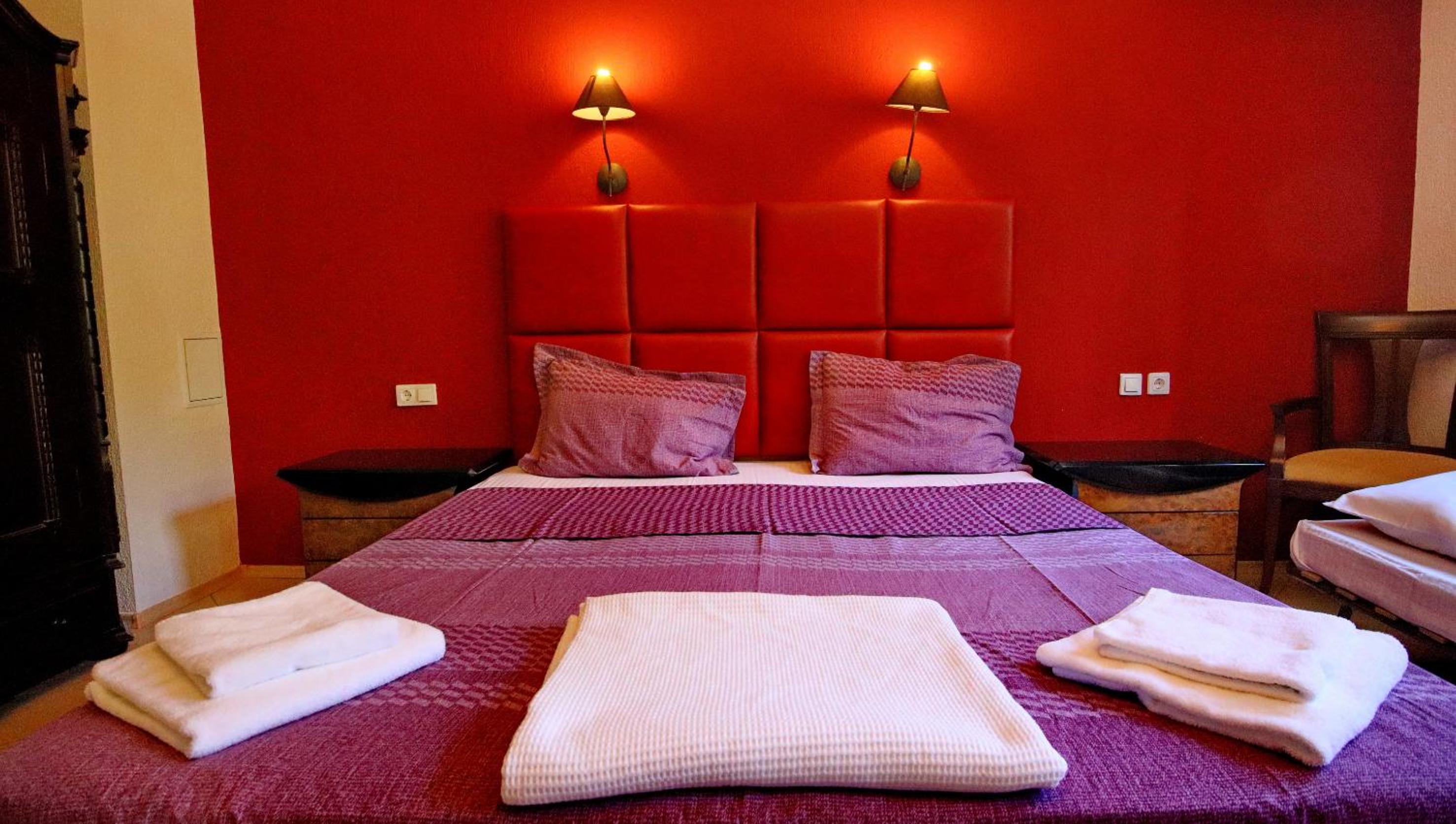 Double Room - Photo 15