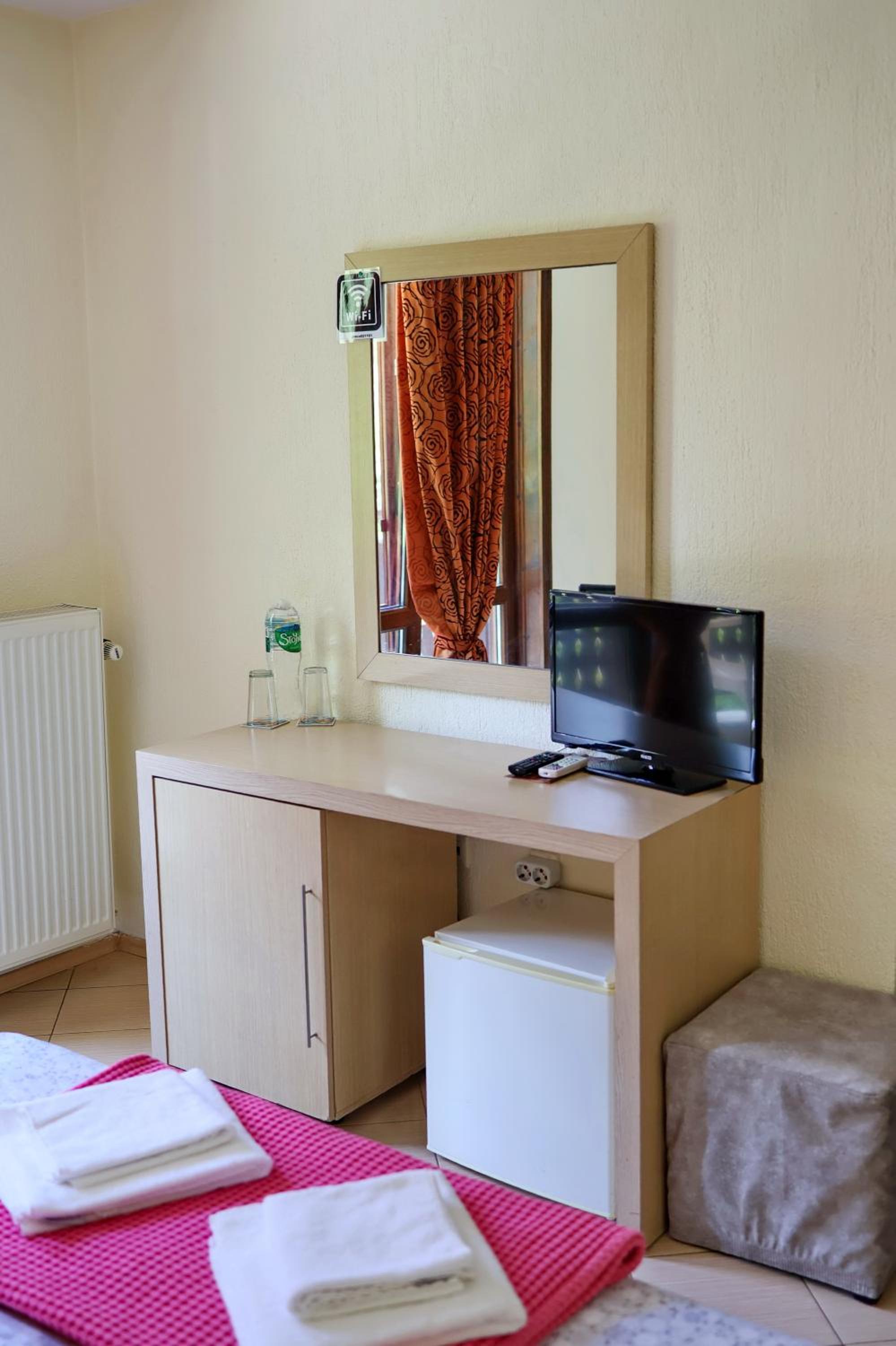 Double Room - Photo 5