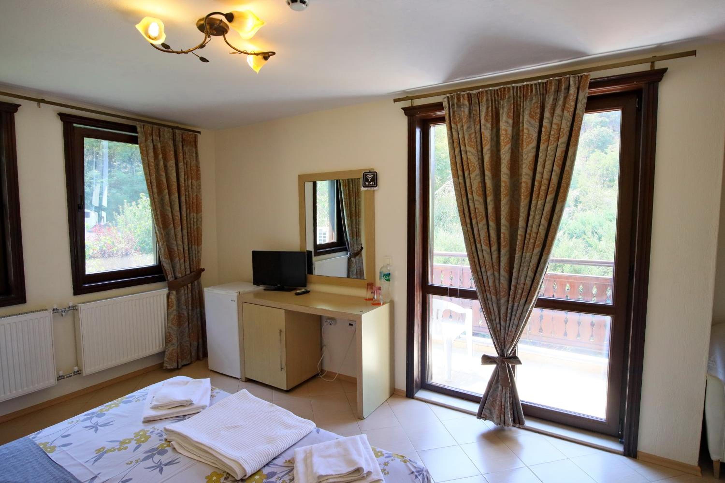 Double Room - Photo 16