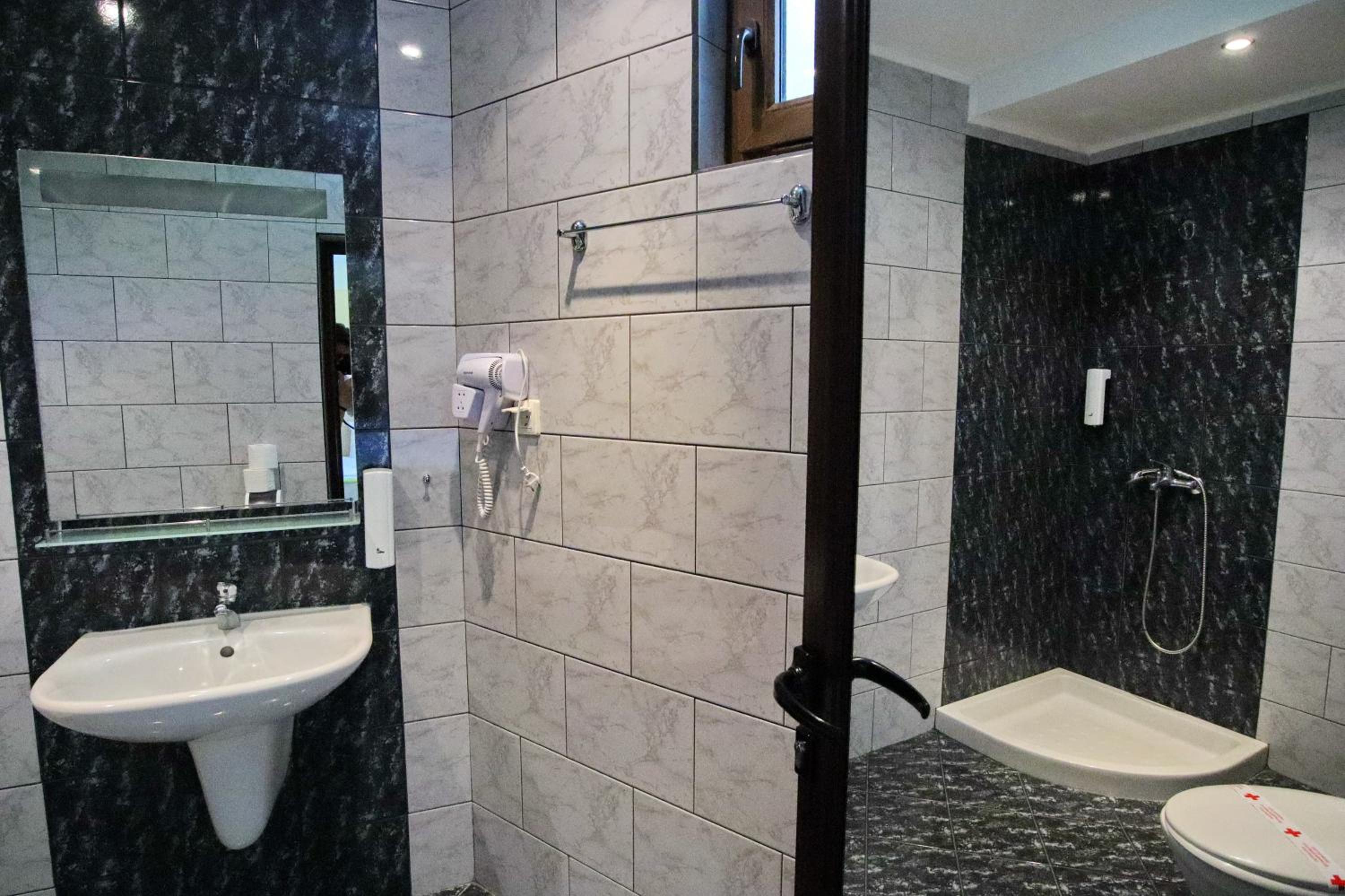 Double Room - Photo 35