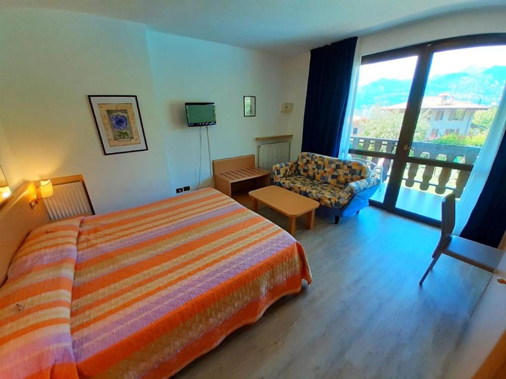 Double or Twin Room photo 2