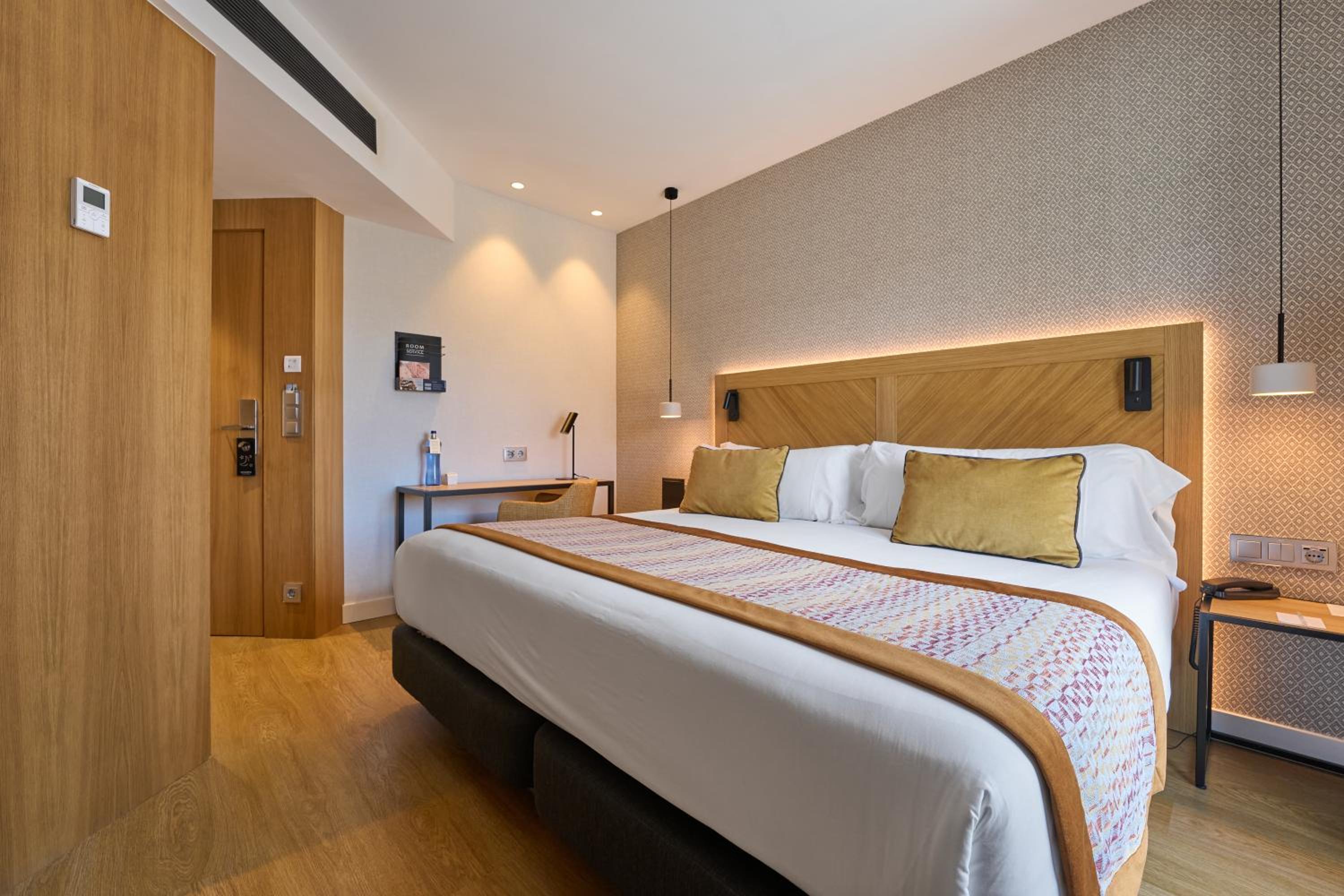 Deluxe Double Room with Plunge Pool thumbnail 5