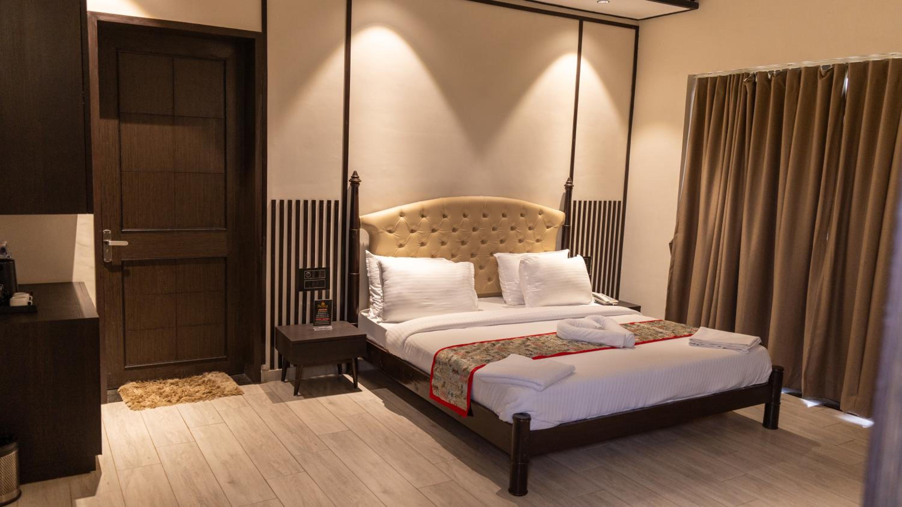 Suite with Private Pool - Photo 3