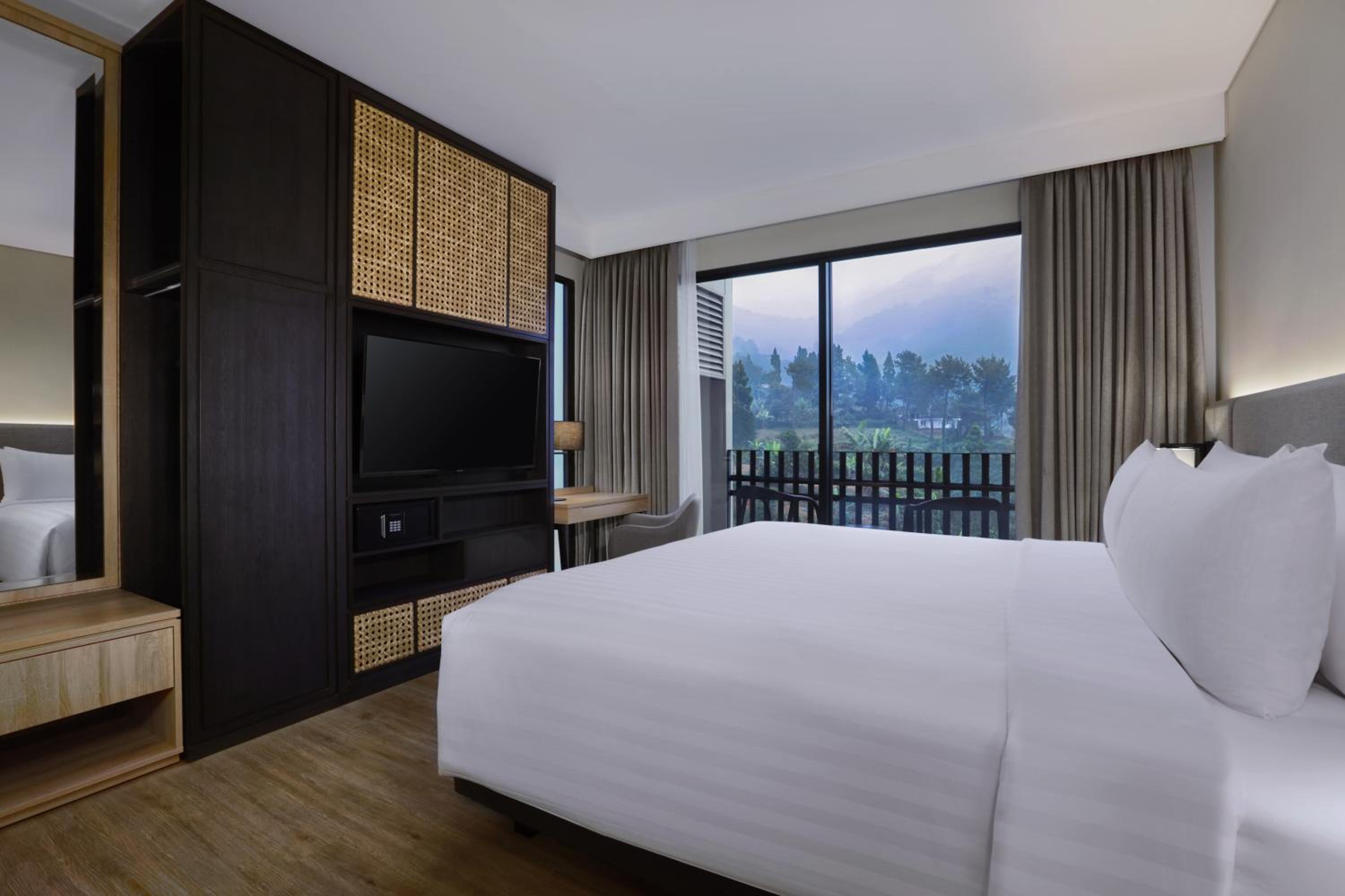Executive Suite Mountain View - Photo 1