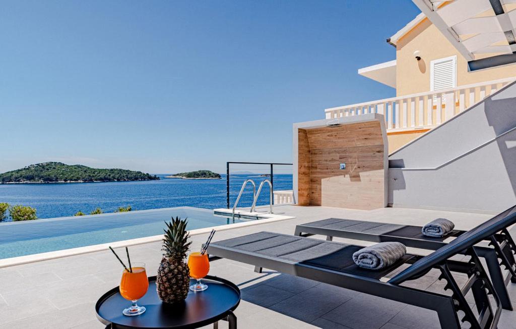 Villa with Sea View photo 2