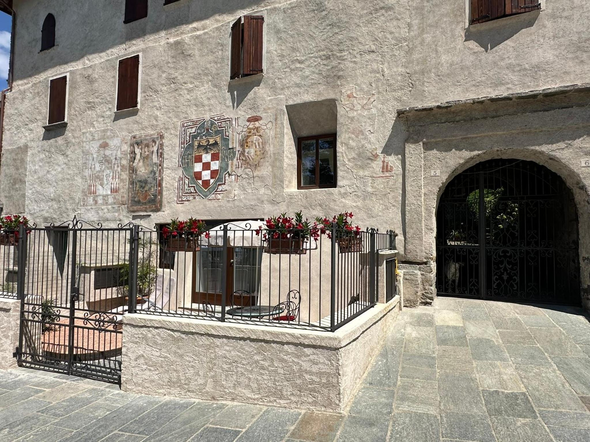 One-Bedroom Apartment photo 2