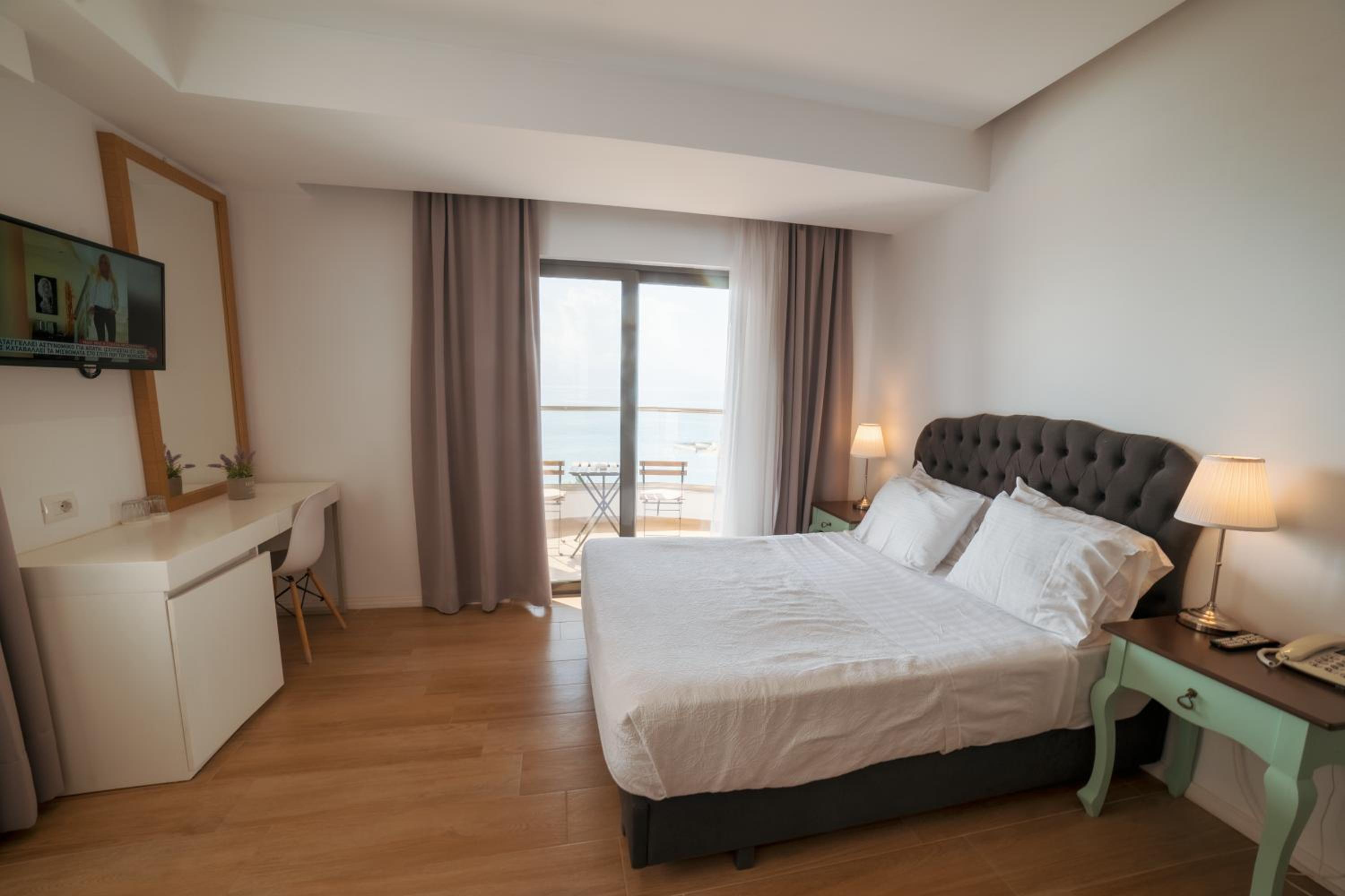Deluxe Double Room with Sea View photo 3