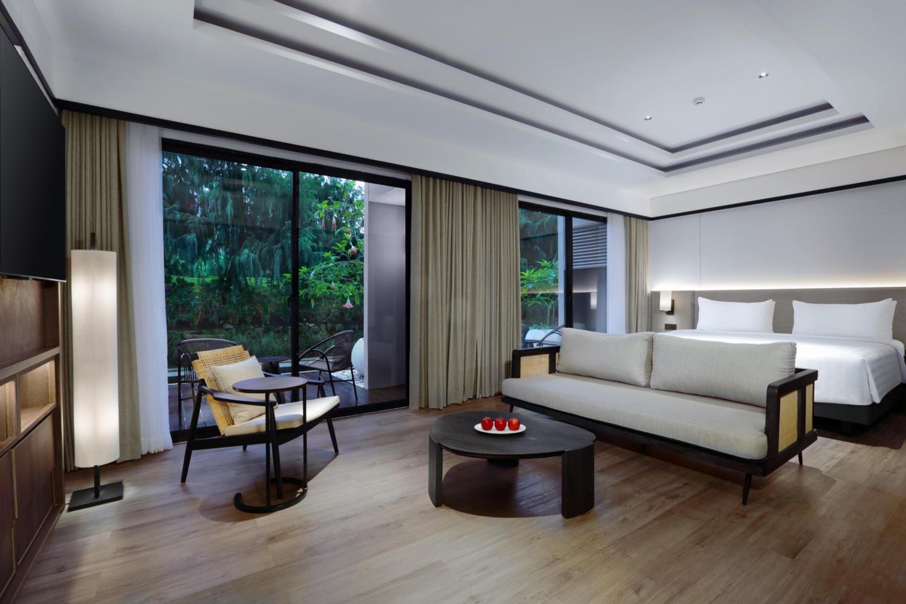Junior Suite Pool Access - Photo 1