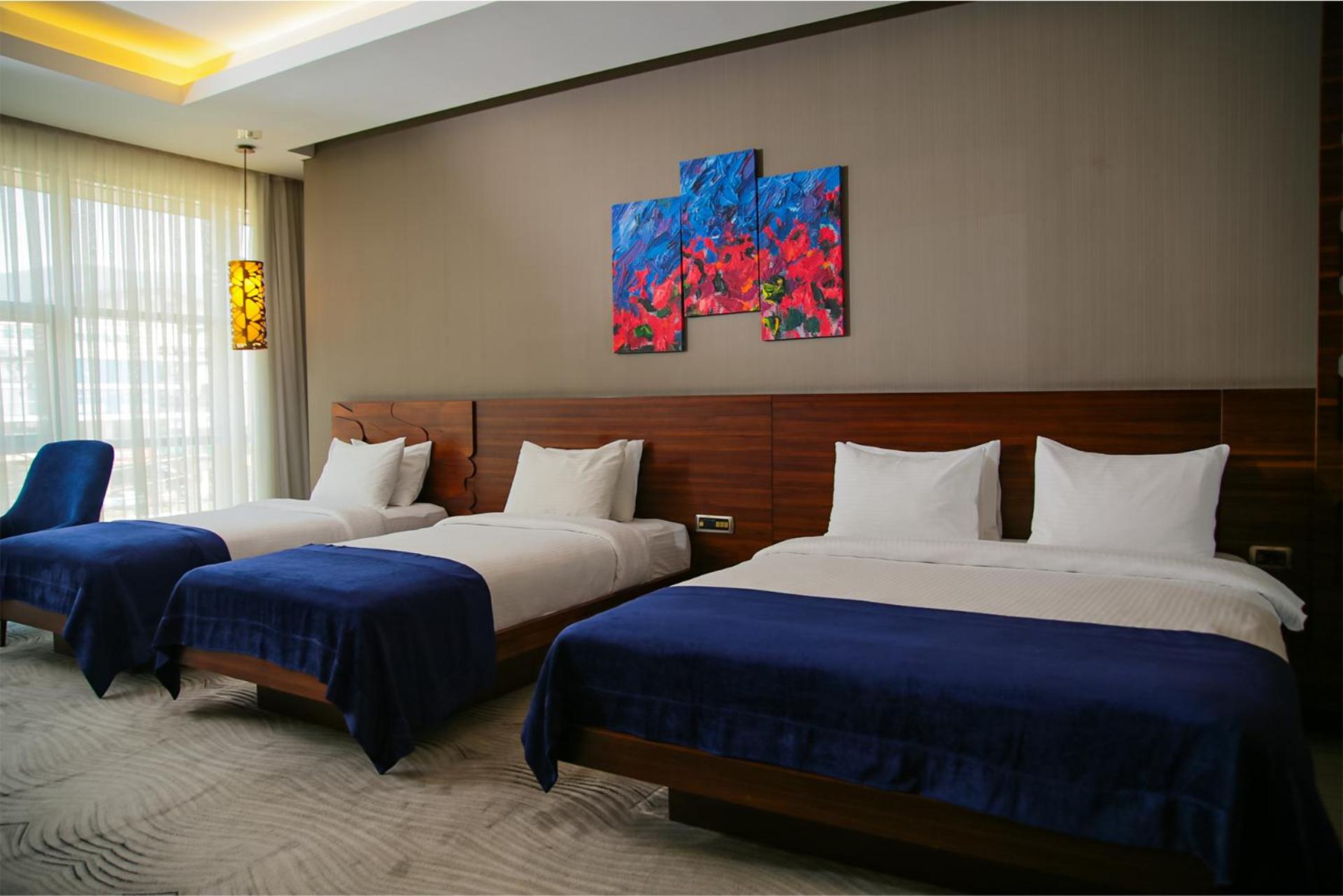 Comfort Triple Room thumbnail 6