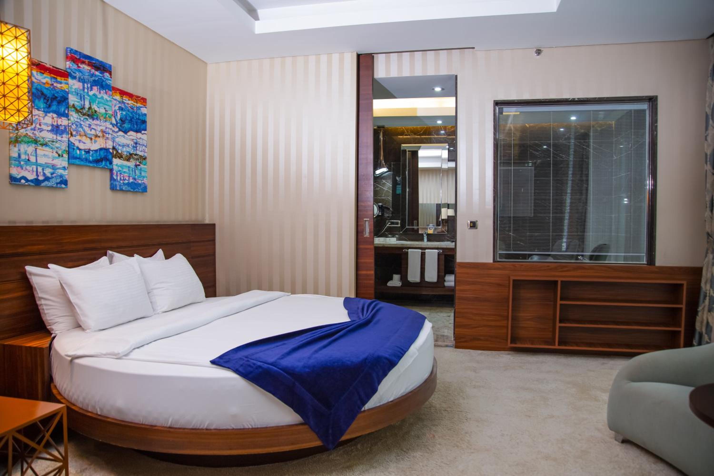 Deluxe Suite