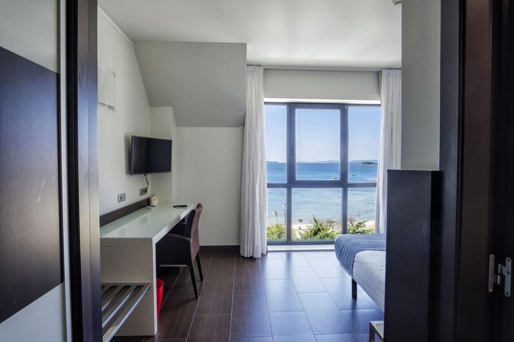 Superior Double or Twin Room with Sea View - Photo 18