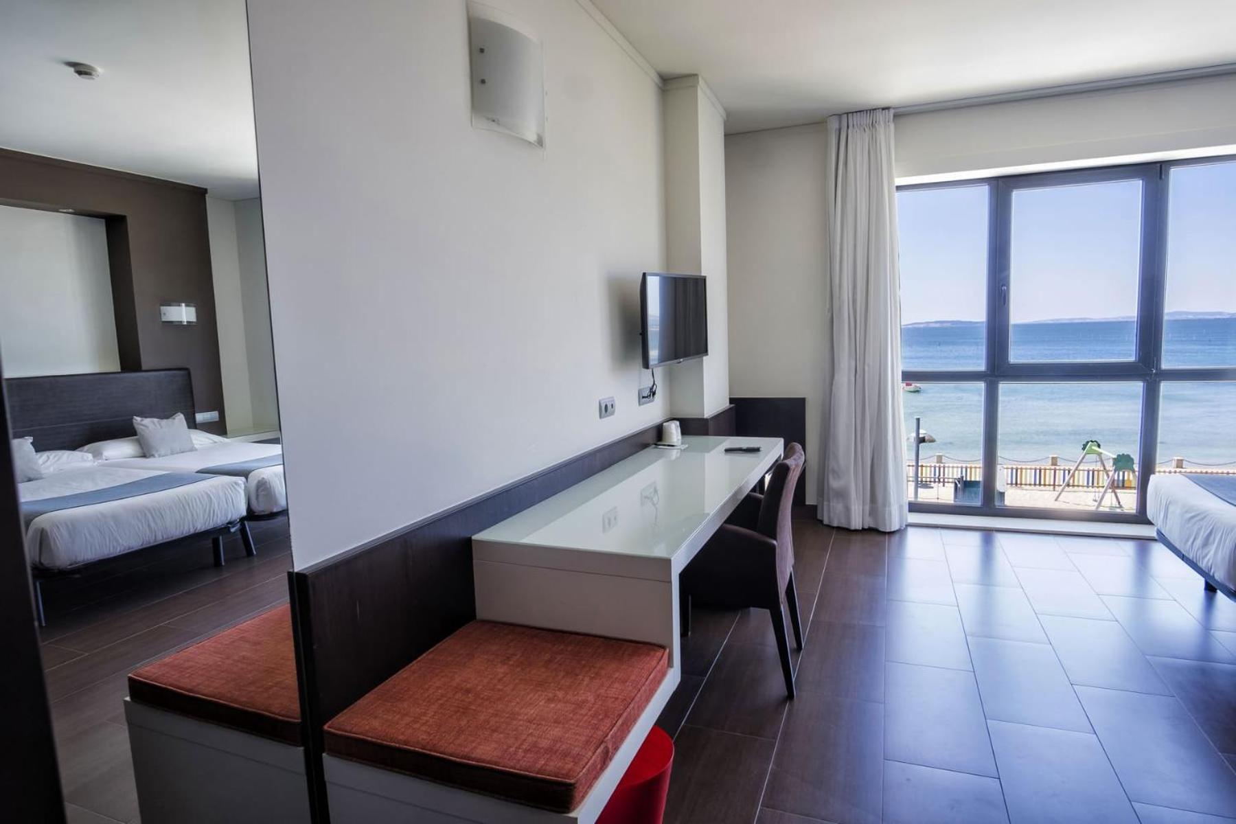 Superior Double or Twin Room with Sea View - Photo 24