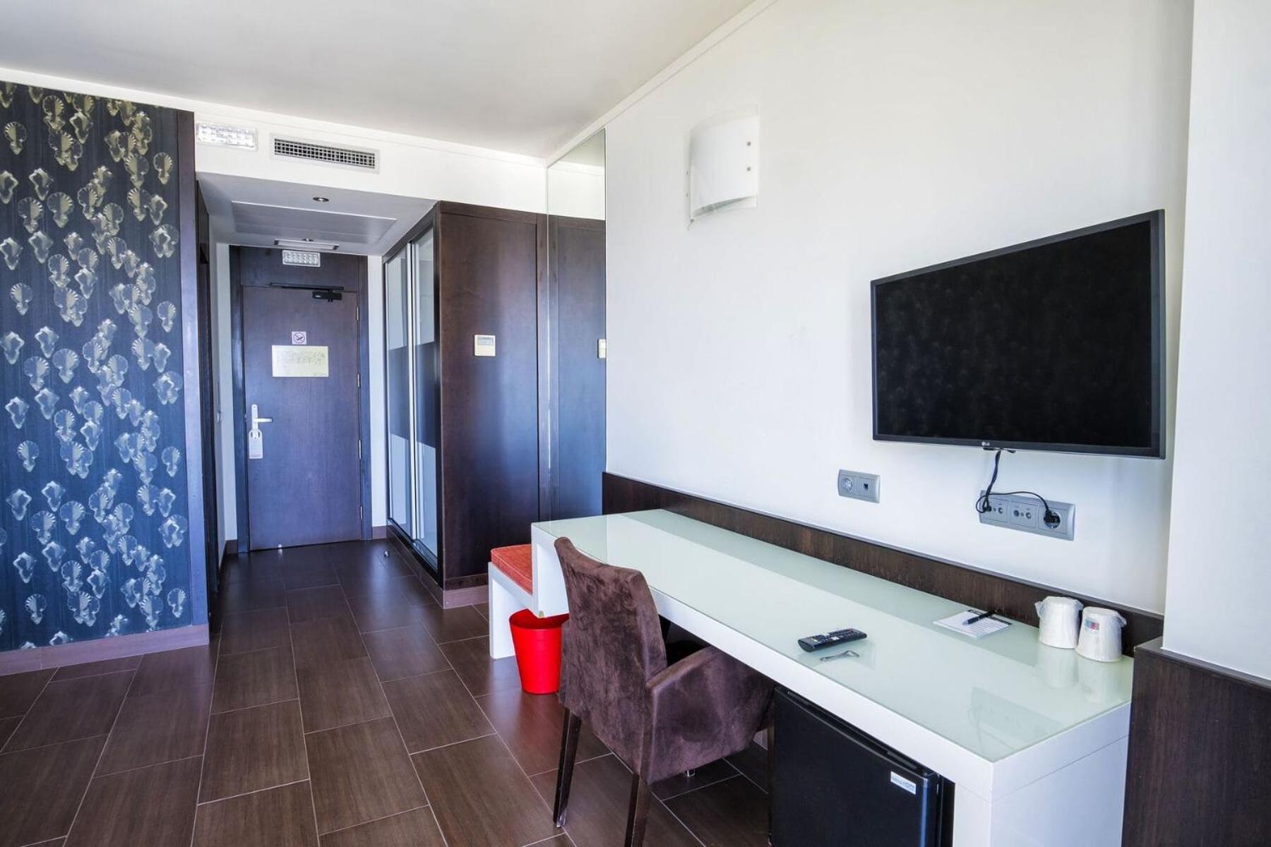 Superior Double or Twin Room with Sea View - Photo 6