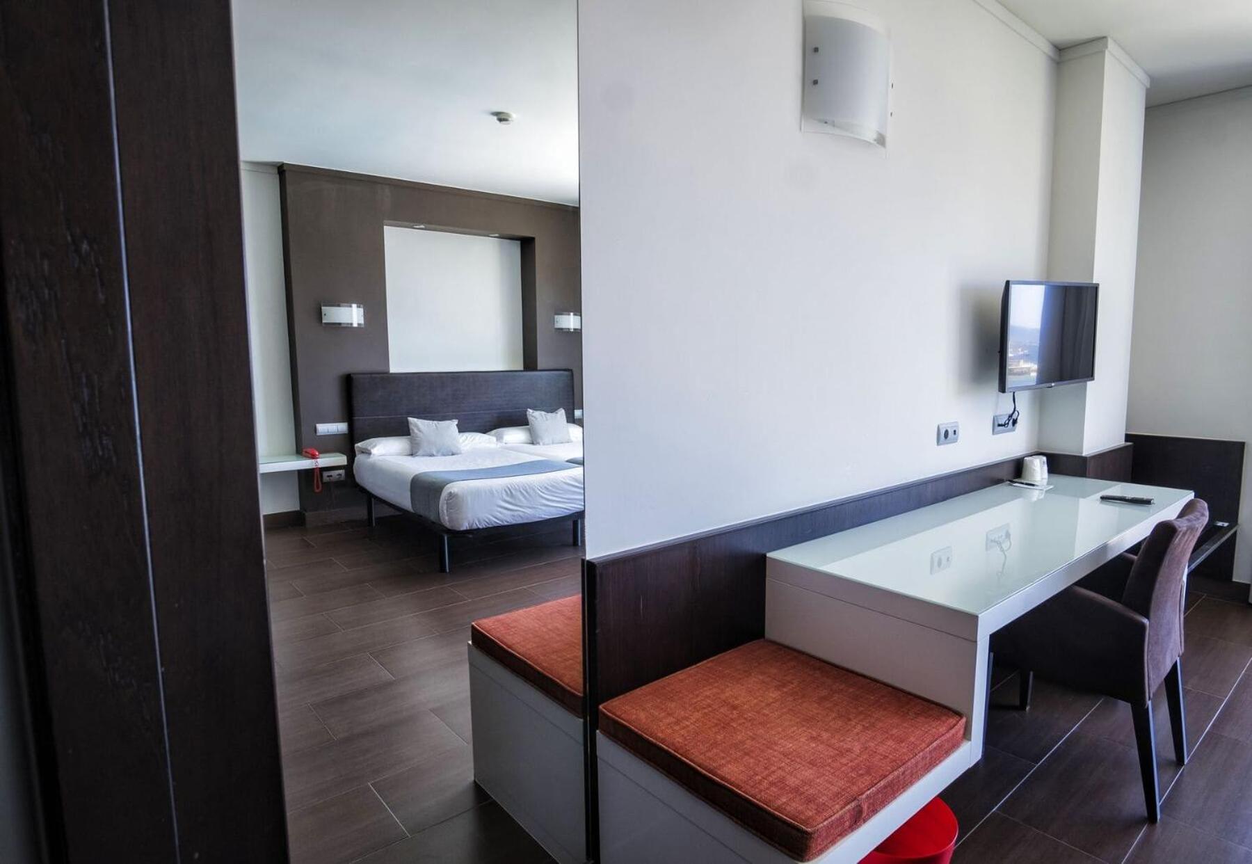 Superior Double or Twin Room with Sea View - Photo 12