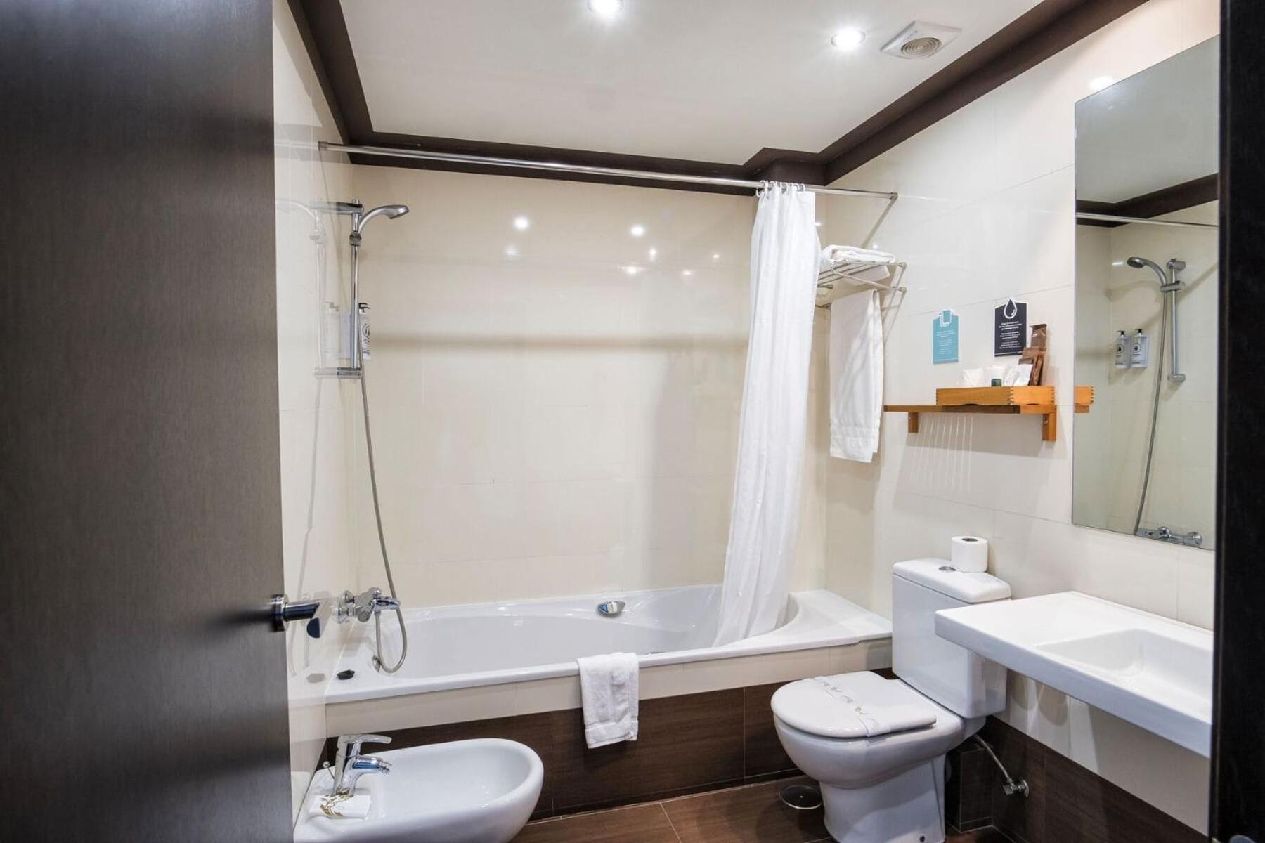 Superior Double or Twin Room with Sea View - Photo 2