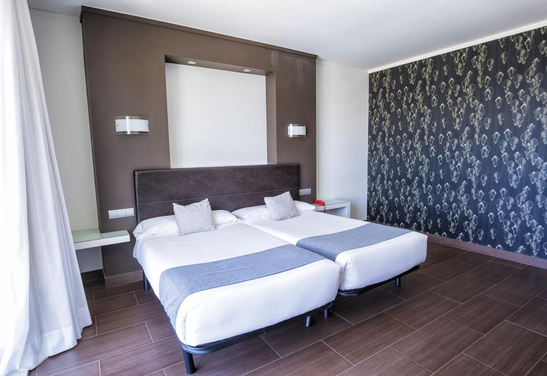 Superior Double or Twin Room with Sea View - Photo 25