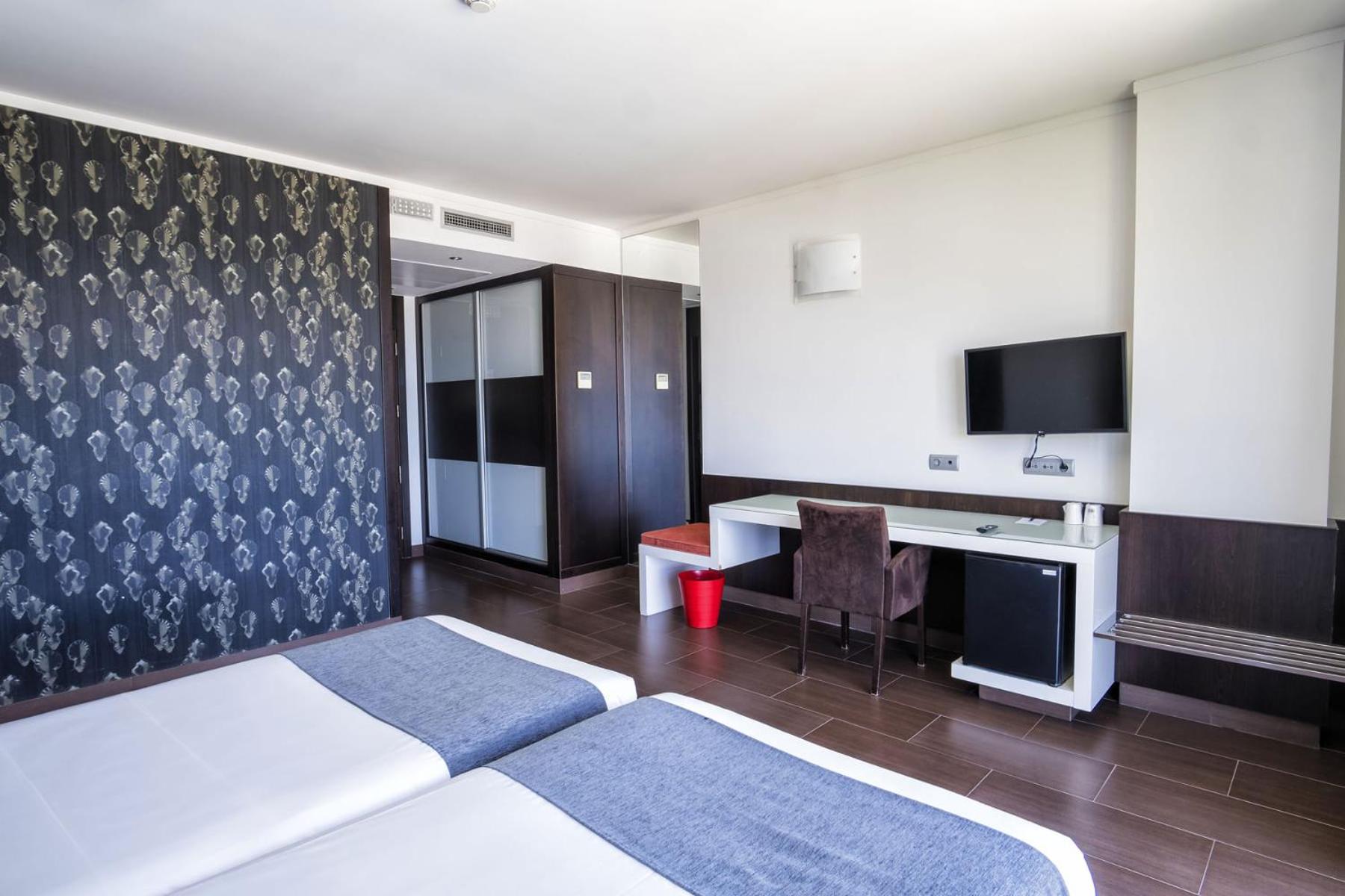 Superior Double or Twin Room with Sea View - Photo 26