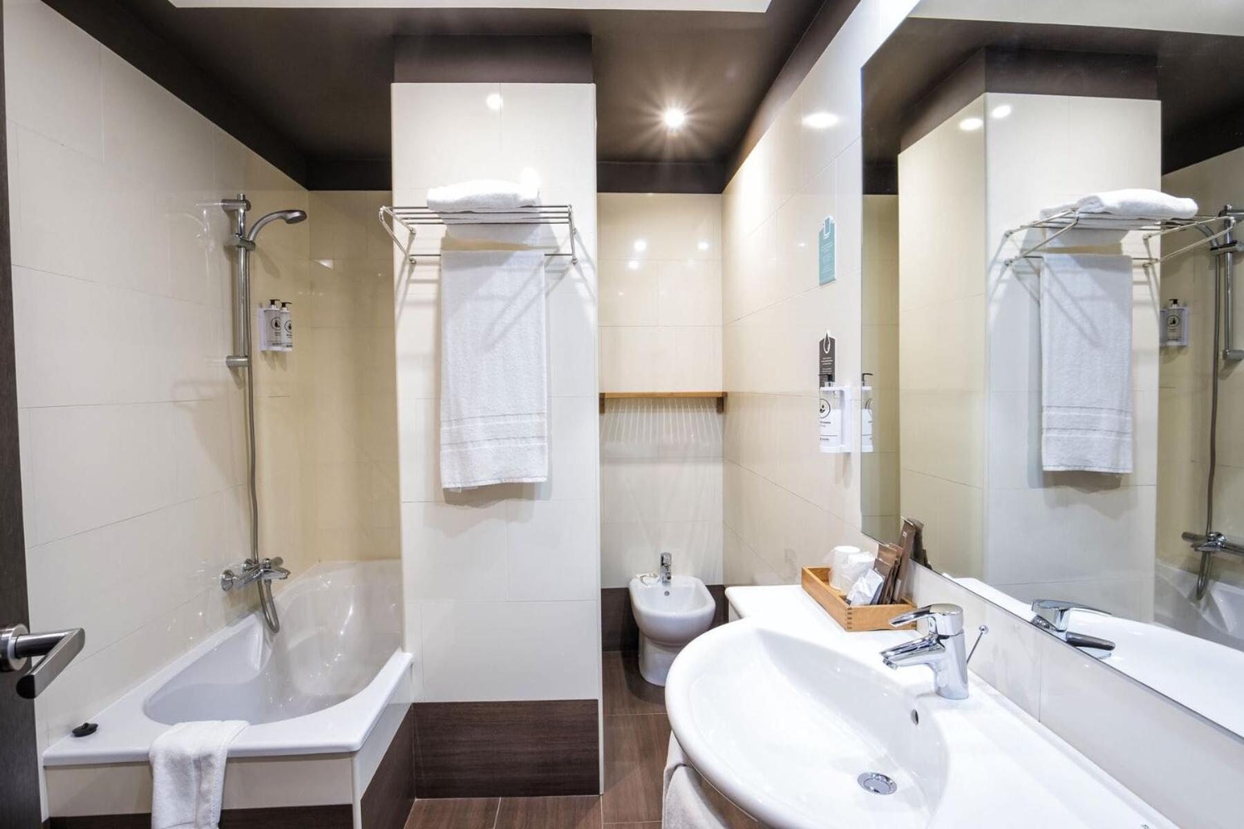 Budget Double or Twin Room - Photo 8