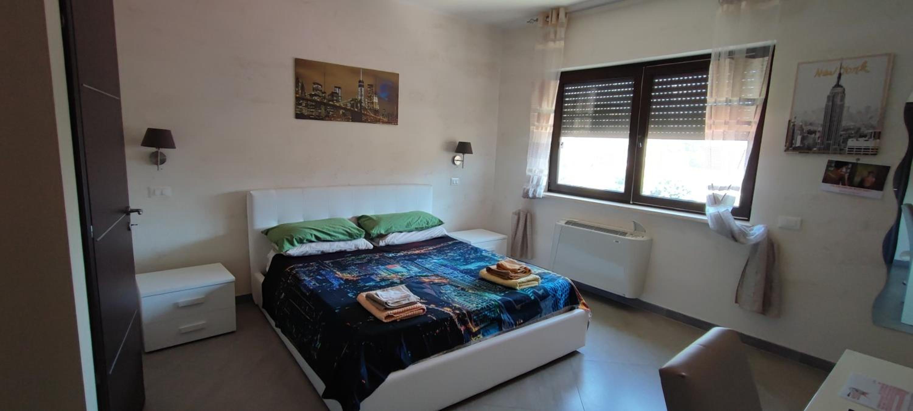 Large Double Room With Private Bathroom photo 1