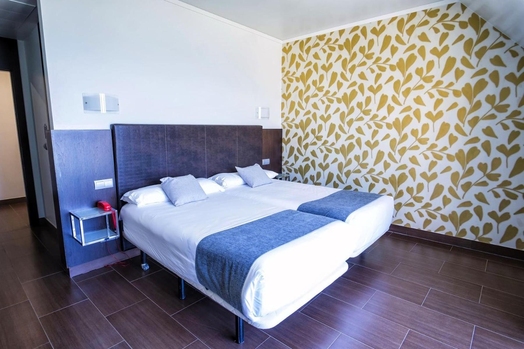 Standard Double or Twin Room - Photo 4