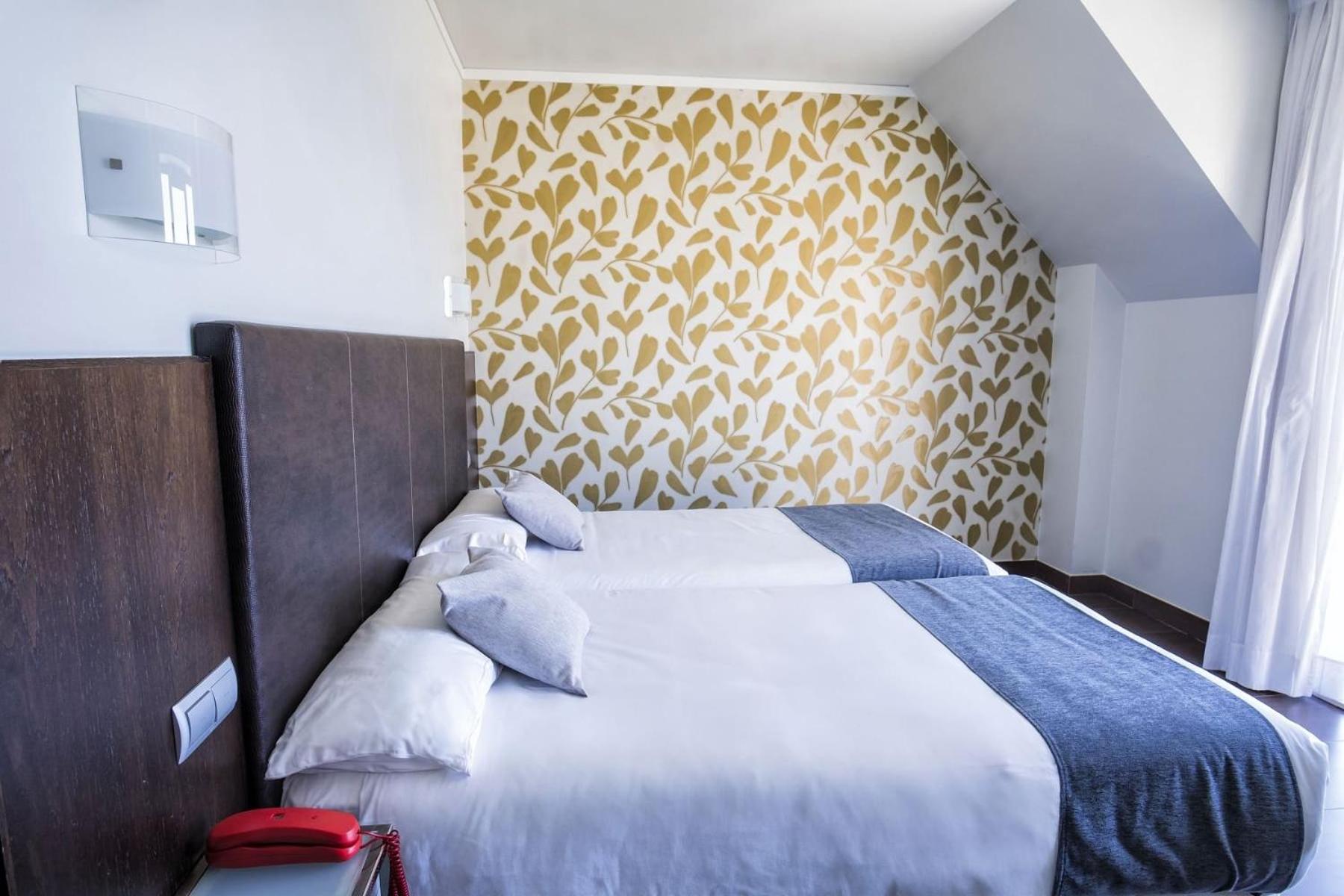 Standard Double or Twin Room - Photo 3