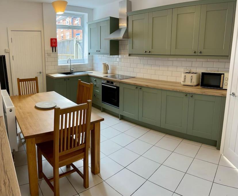 Three-Bedroom House photo 3