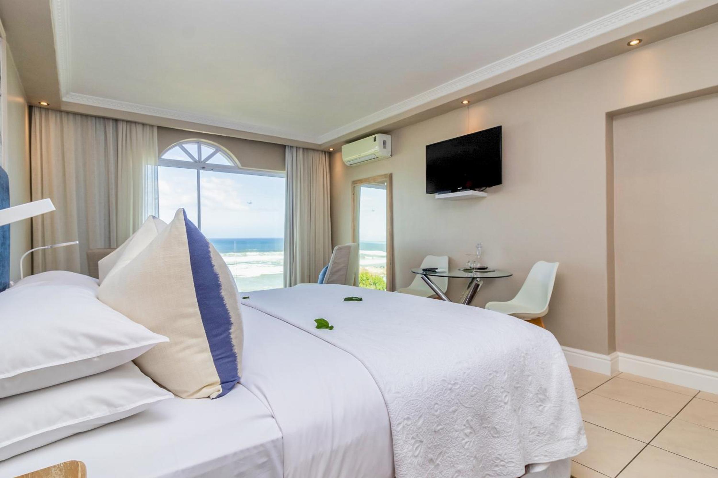 Deluxe Suite with Sea View photo 1