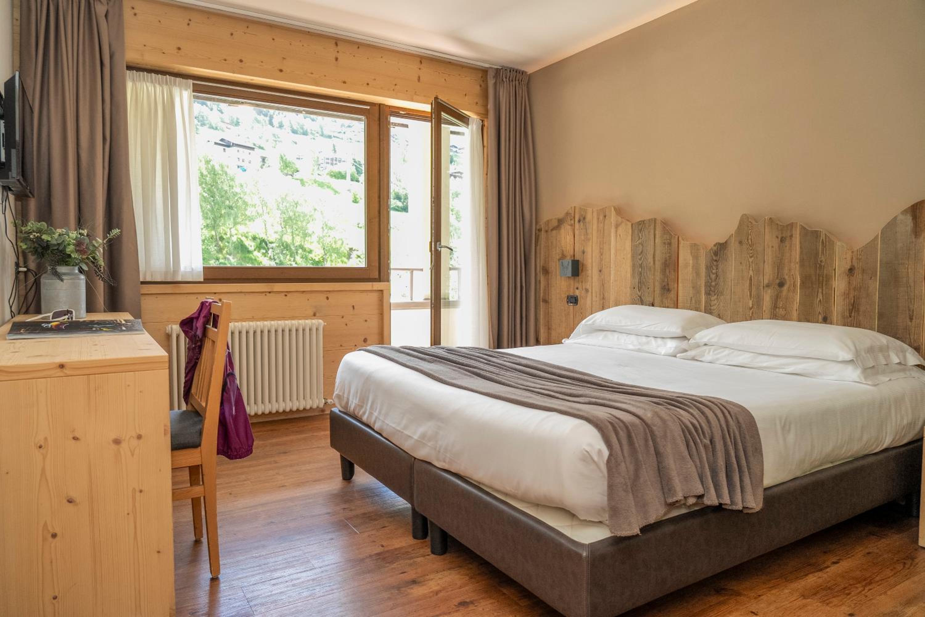 Superior Double or Twin Room with Mountain View photo 1