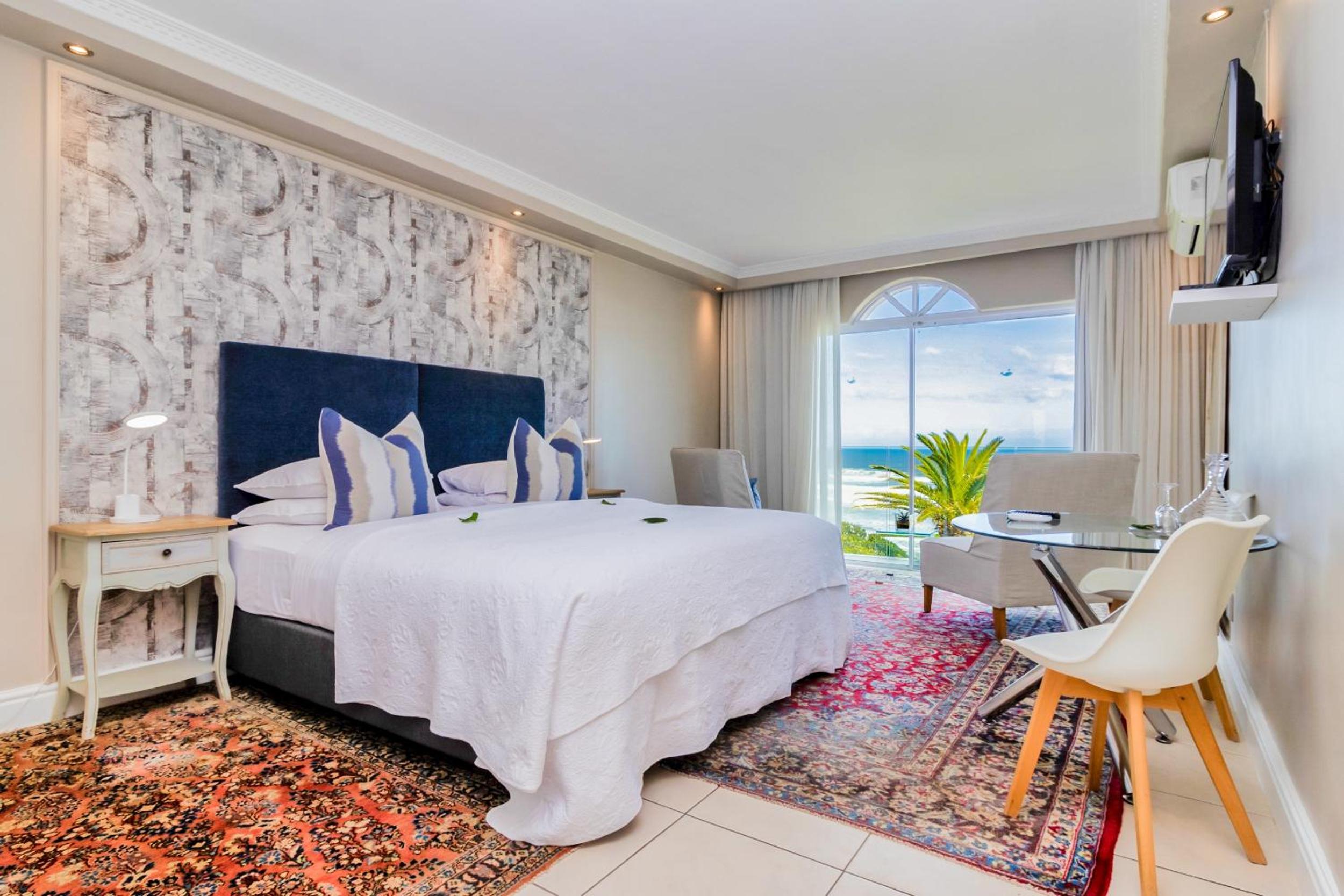 Deluxe Suite with Sea View photo 2