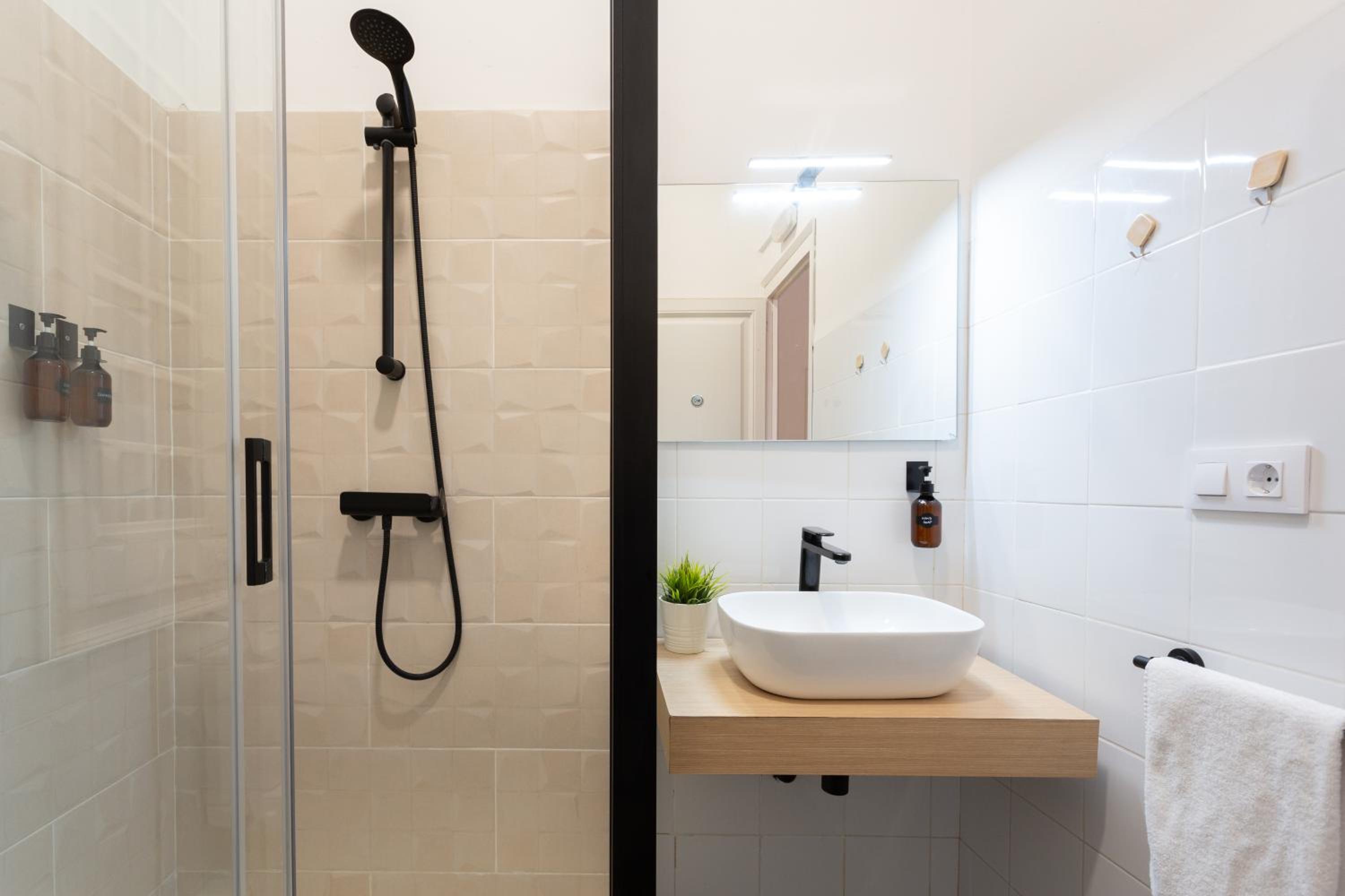 Standard Double Room with Shared Bathroom photo 3