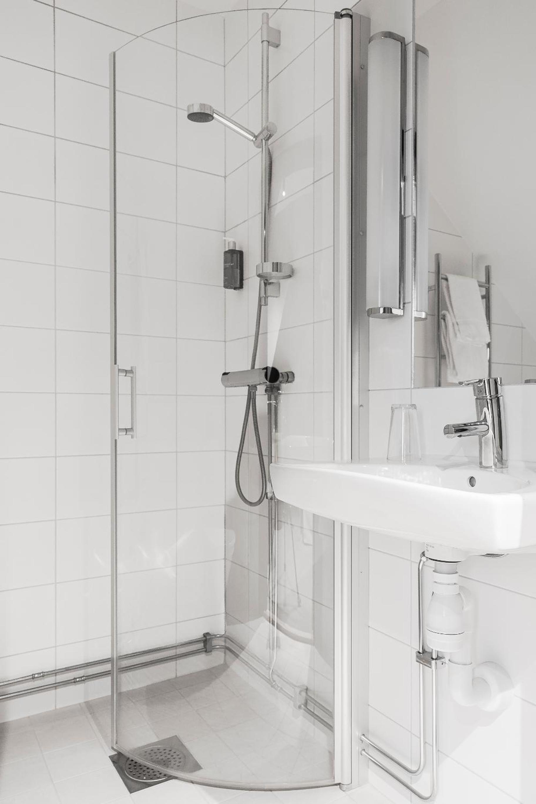 Compact Single Room photo 2