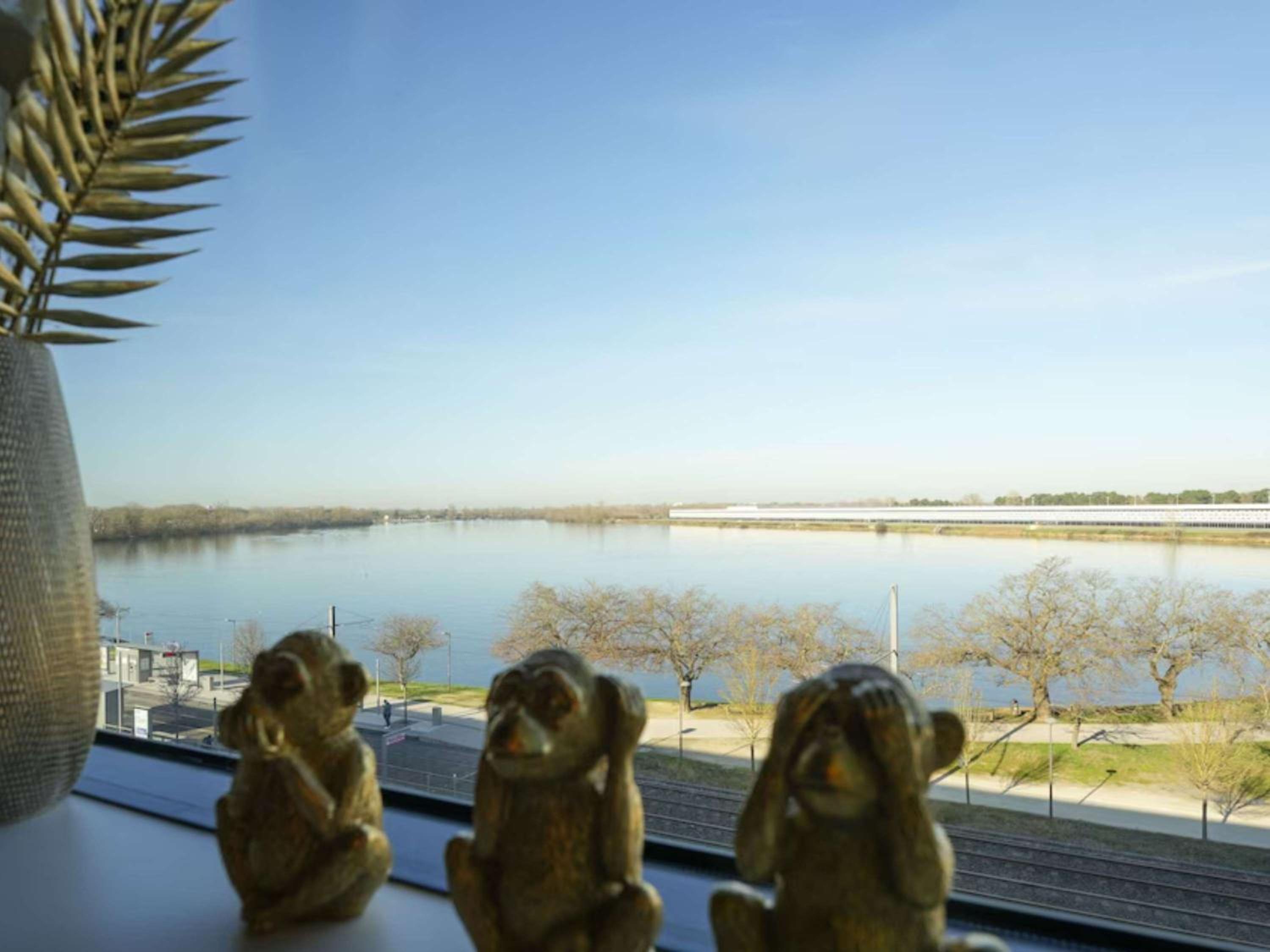 Deluxe Double Room with Lake View - Photo 6