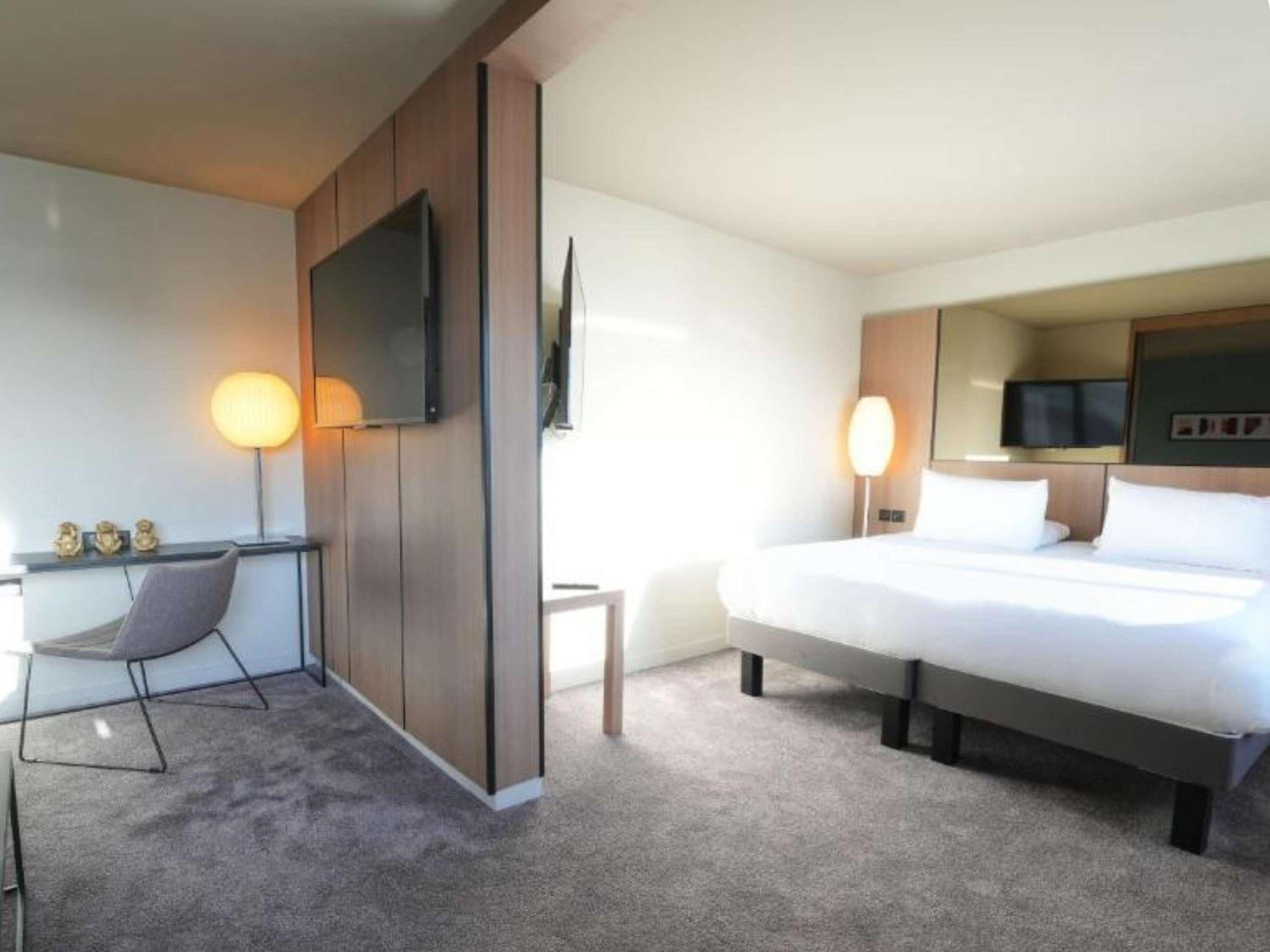 Junior King Suite with Lounge - Photo 6